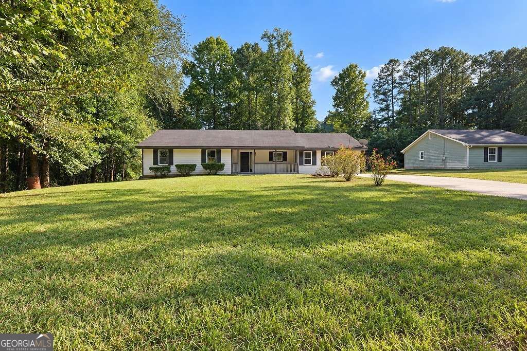 Photo 1 of Single family home for sale at 190 Mountain View Cir, Covington, GA 30016 | MLS# 10857077 | Listing updated on 2026-10-01