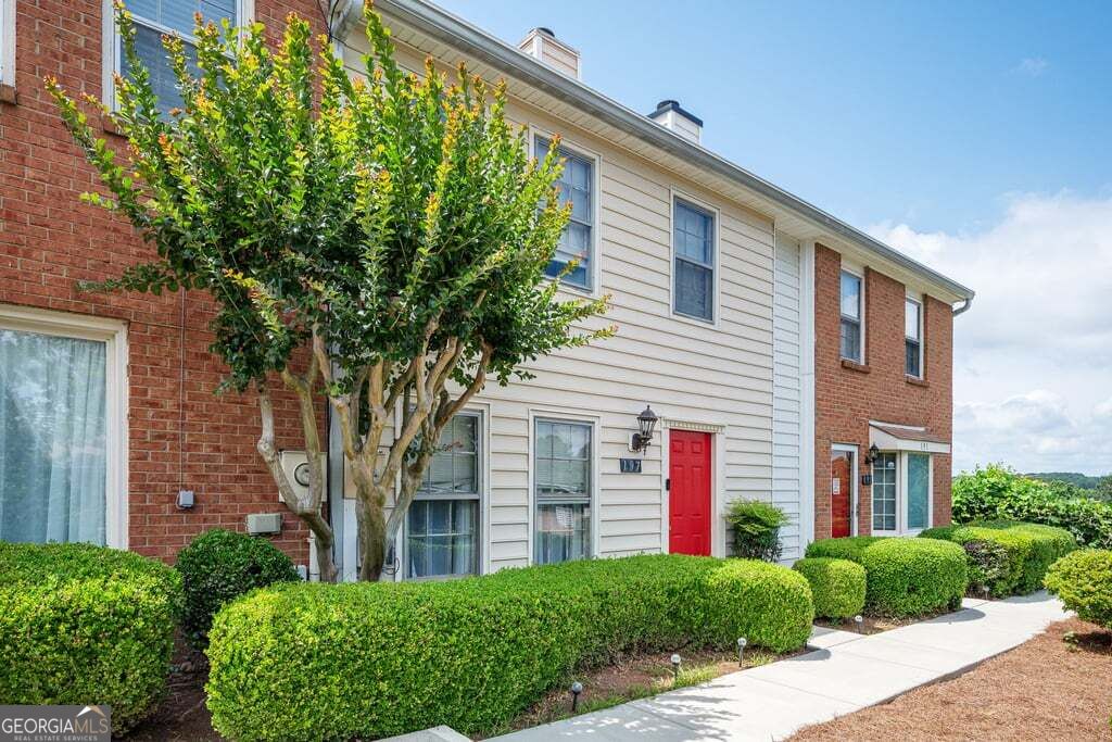 Townhouse for sale at 197 High Crk Dr, Roswell, GA 30076 | MLS# 10867375