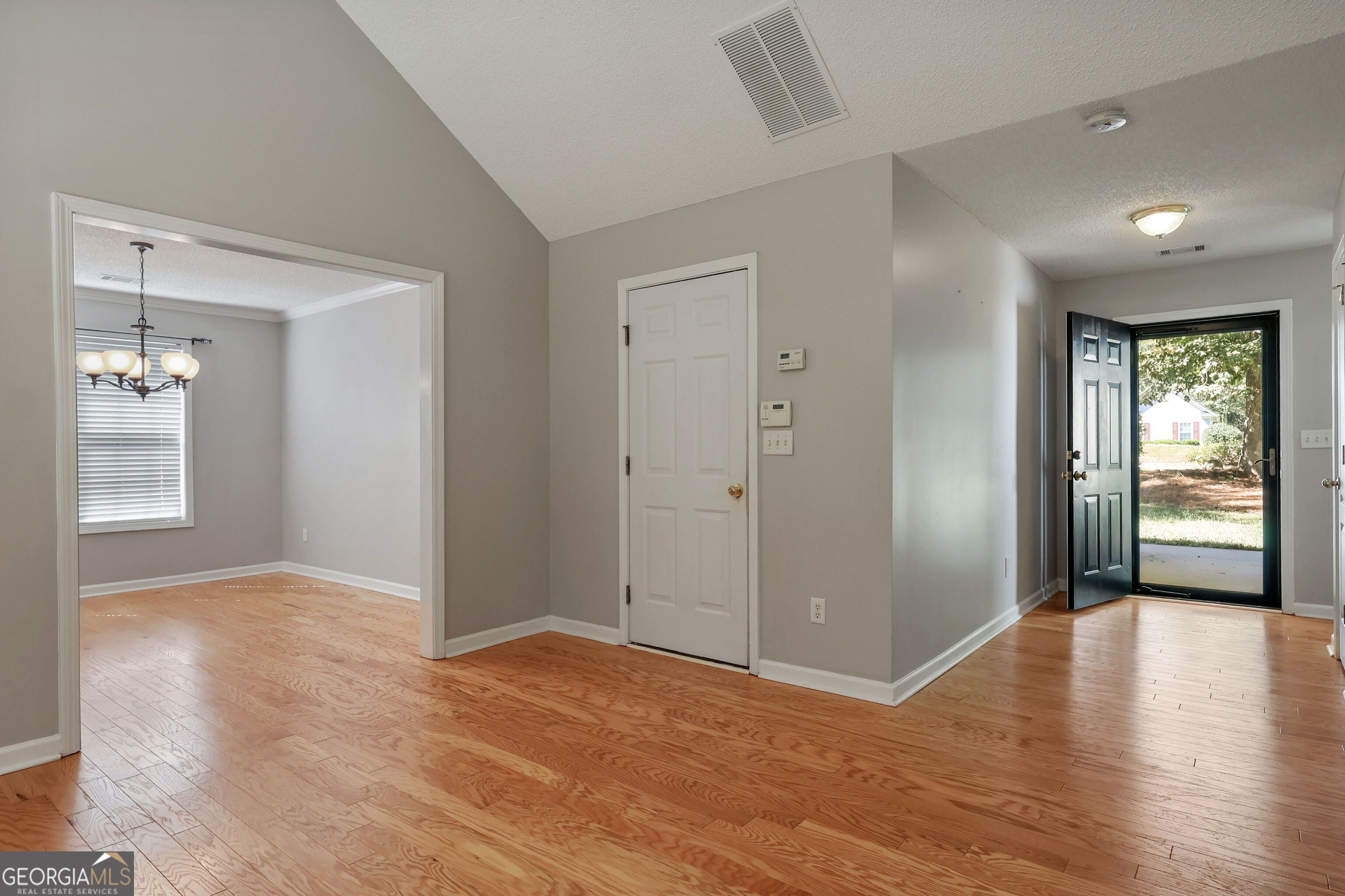 Photo 3 of Single family home for sale at 527 Judith Ct, Mcdonough, GA 30252 | MLS# 10868749 | Listing updated on 2026-10-07
