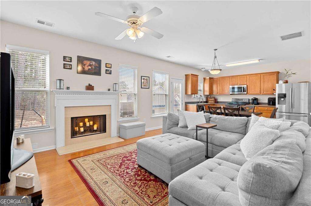 Photo 3 of Townhouse for sale at 124 Wiley Parc Cir, Woodstock, GA 30188 | MLS# 10869553 | Listing updated on 2026-10-08