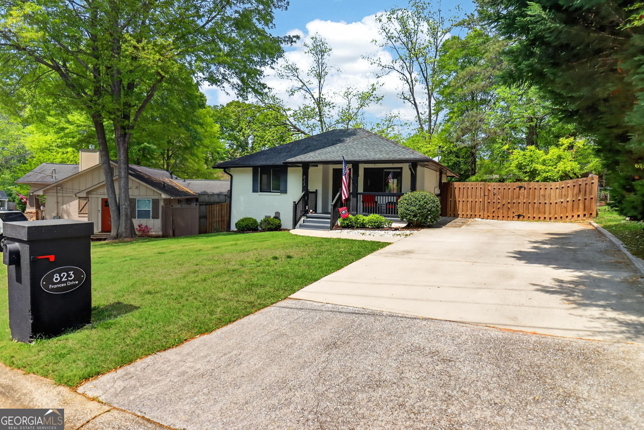 Photo 2 of Single family home for sale at 823 Frances Dr SE, Smyrna, GA 30080 | MLS# 10869492 | Listing updated on 2026-10-08
