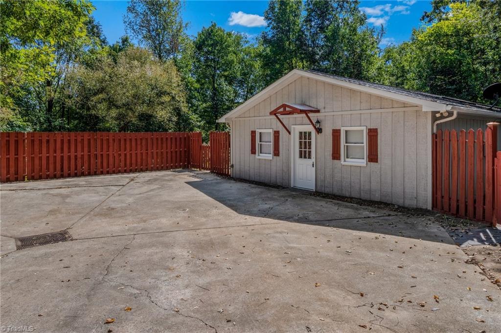Photo 2 of Single family home for sale at 4039 Bethania Sta Rd, Winston Salem, NC 27106 | MLS# 1237863 | Listing updated on 2026-10-08