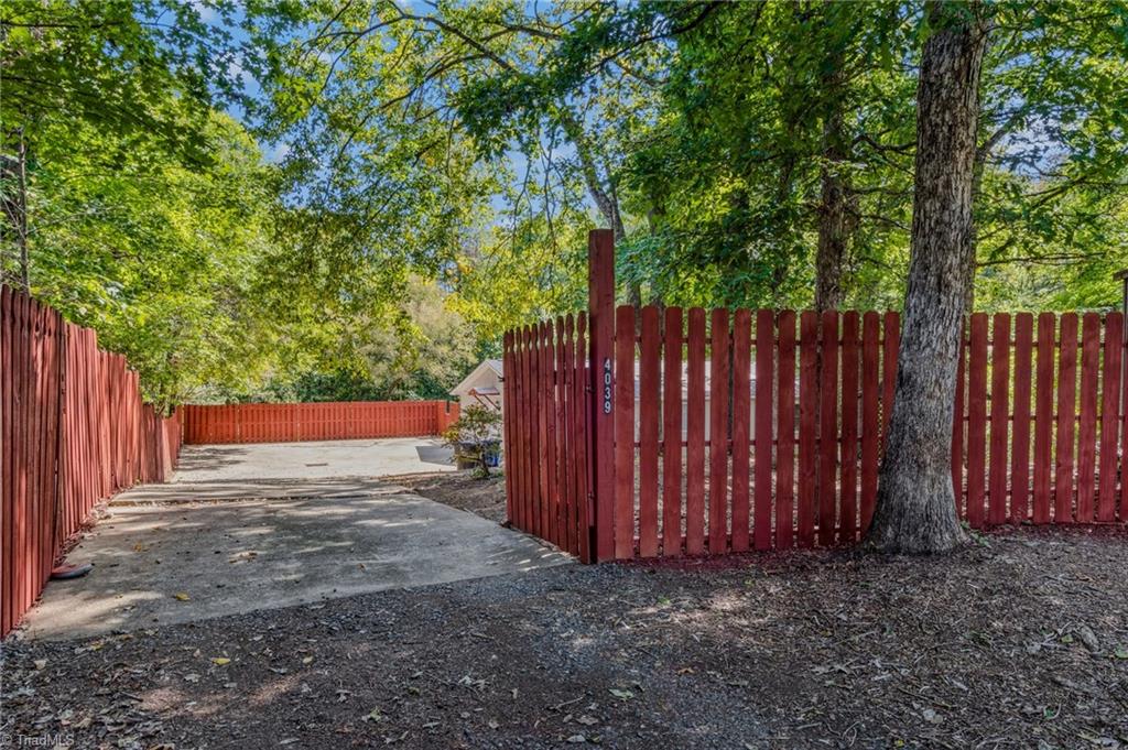 Photo 4 of Single family home for sale at 4039 Bethania Sta Rd, Winston Salem, NC 27106 | MLS# 1237863 | Listing updated on 2026-10-08