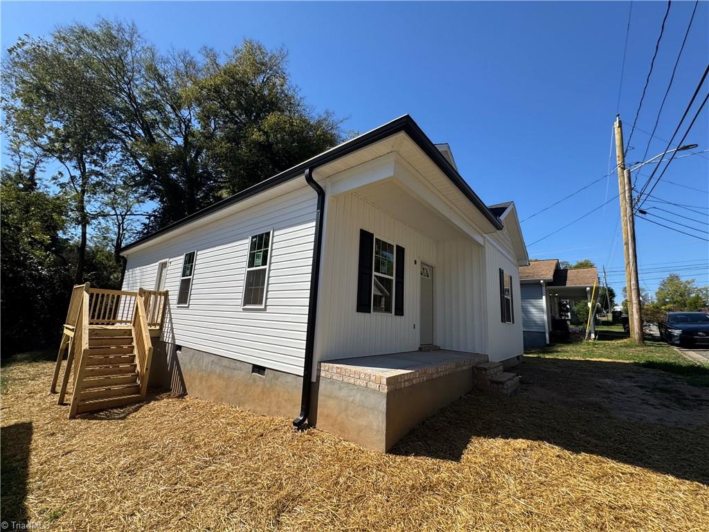 Photo 4 of Single family home for sale at 305 E 5th Avenue, Lexington, NC 27292 | MLS# 1238388 | Listing updated on 2026-10-08
