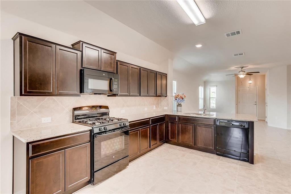 Photo 4 of 10021 Gertrudis LOOP, Austin TX 78747