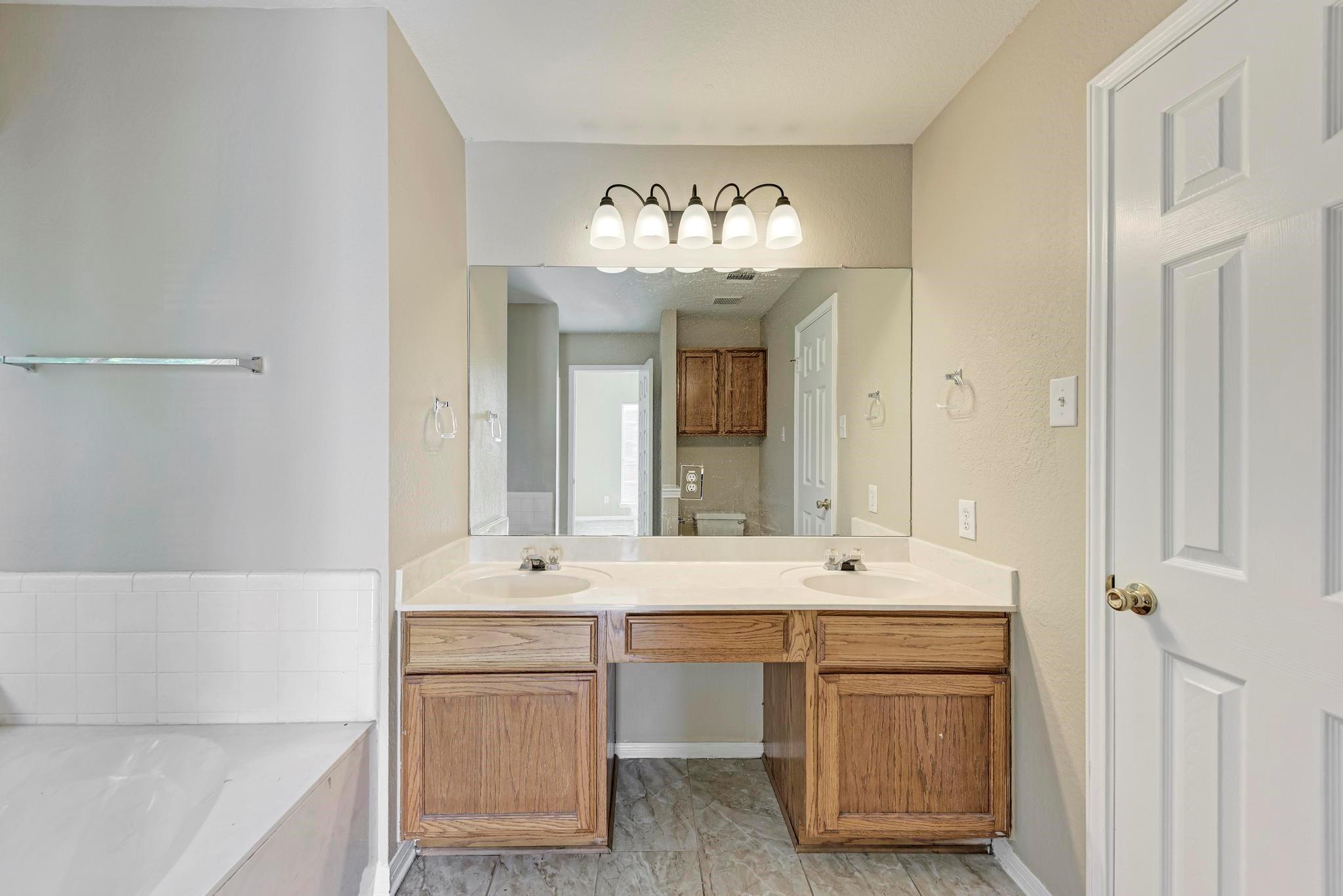 Photo 5 of 2351 Wright CIR, Round Rock TX 78664