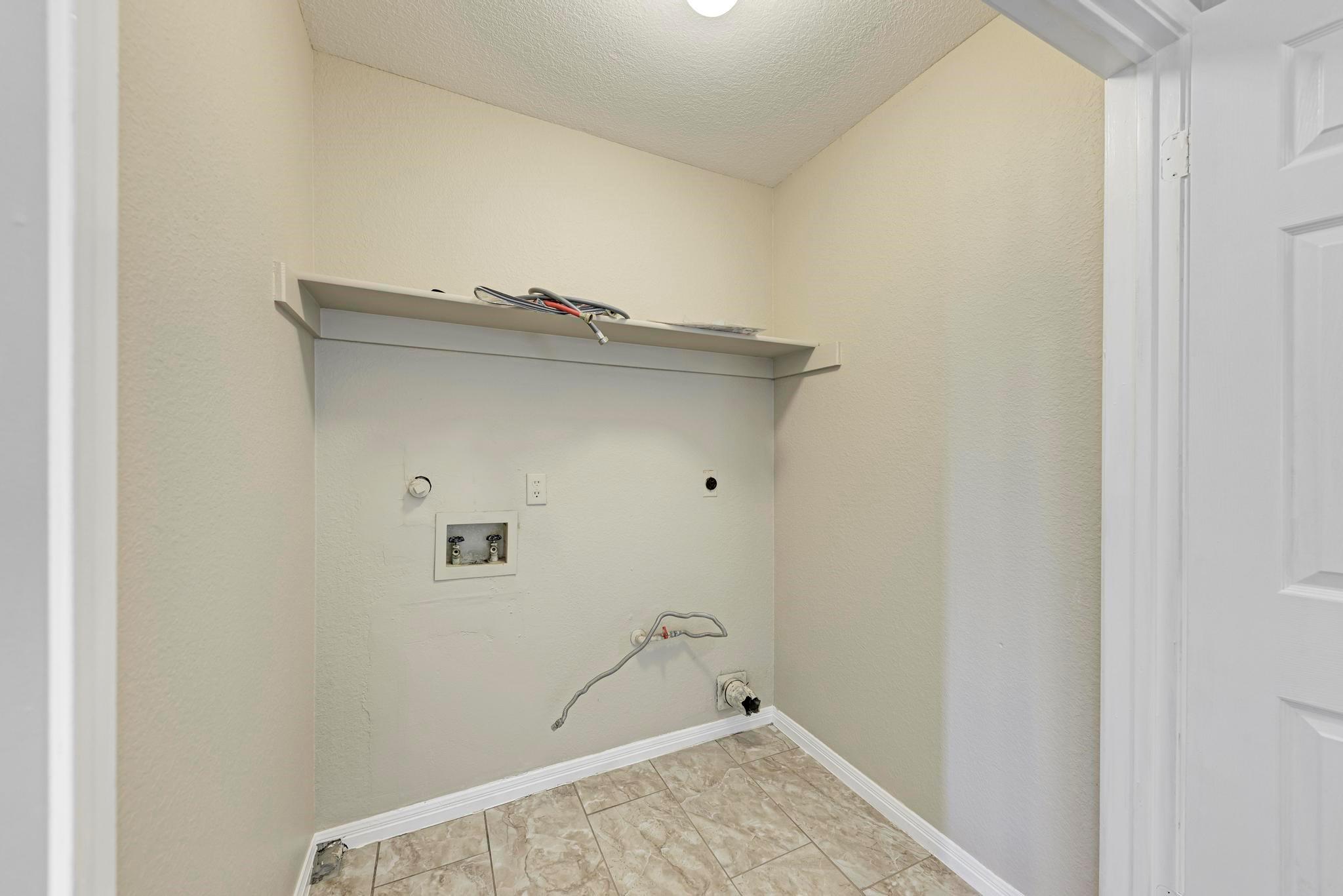 Photo 11 of 2351 Wright CIR, Round Rock TX 78664