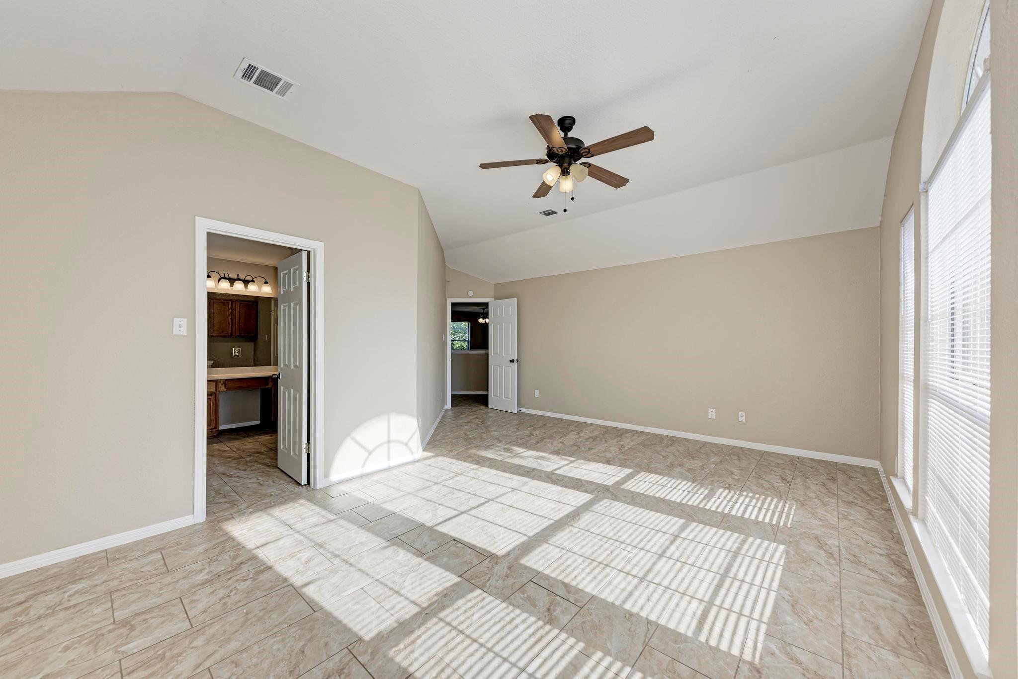 Photo 4 of 2351 Wright CIR, Round Rock TX 78664