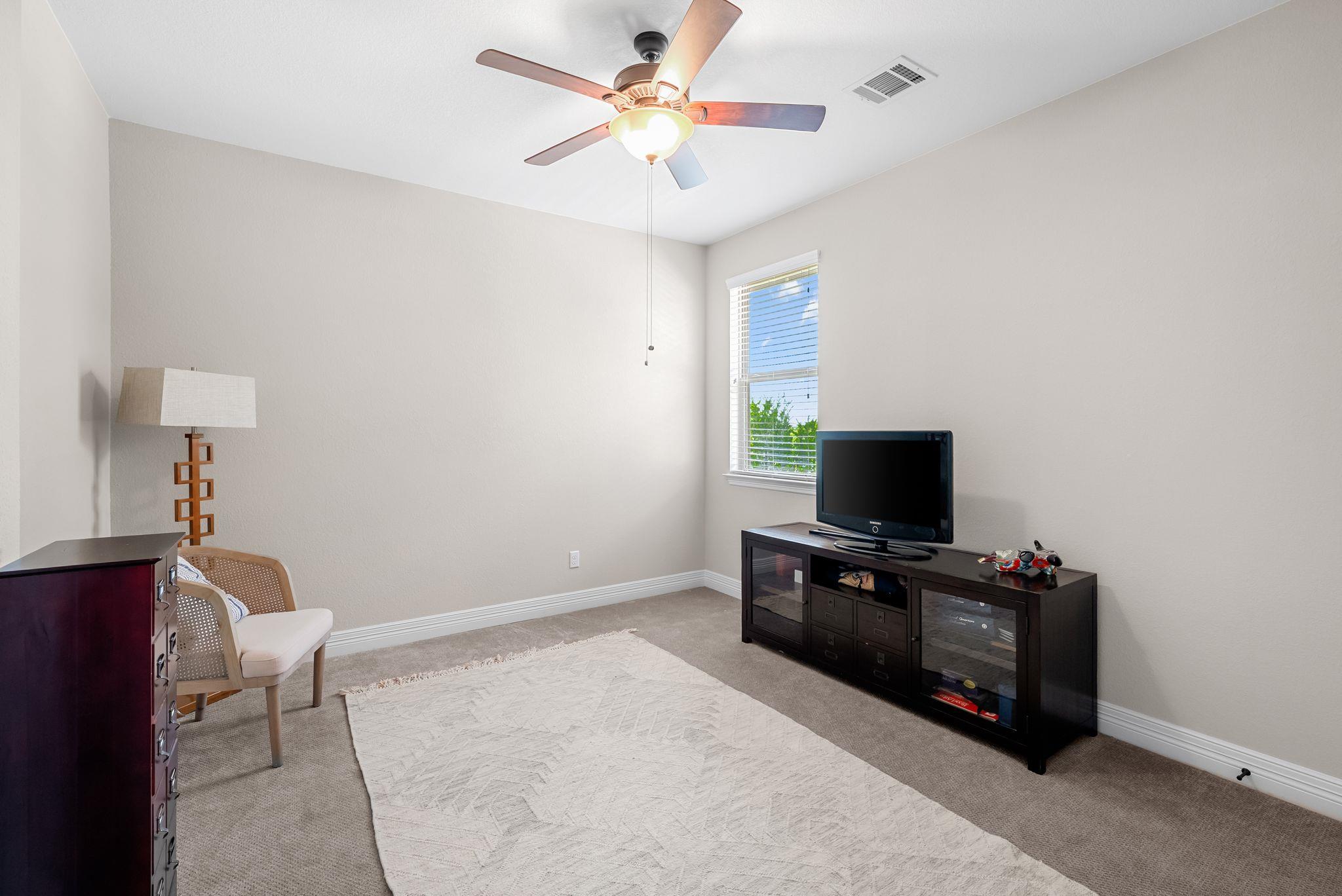 Guest bedroom 2