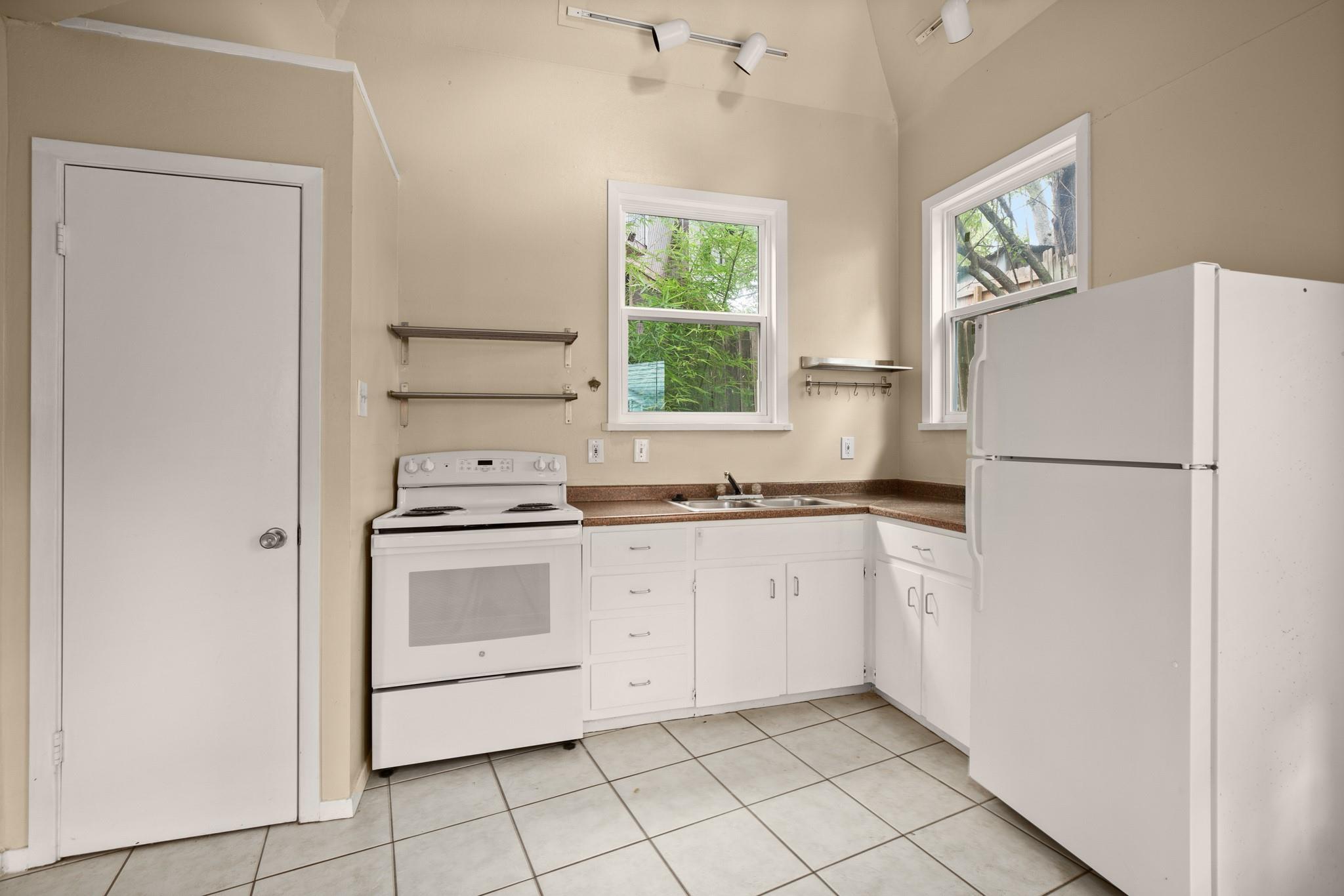 Photo 3 of 3302 Hemlock Ave # B, Austin TX 78722