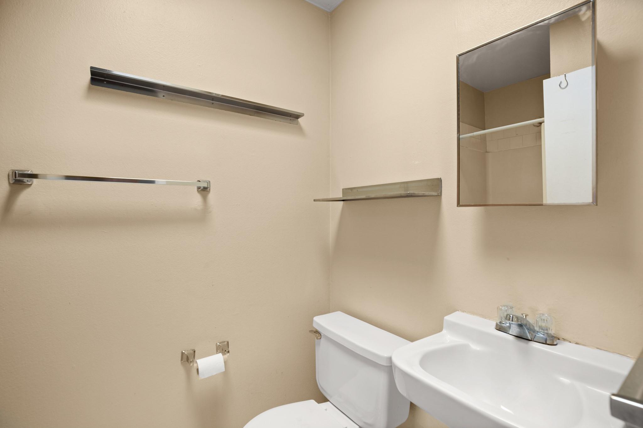 Photo 10 of 3302 Hemlock Ave # B, Austin TX 78722