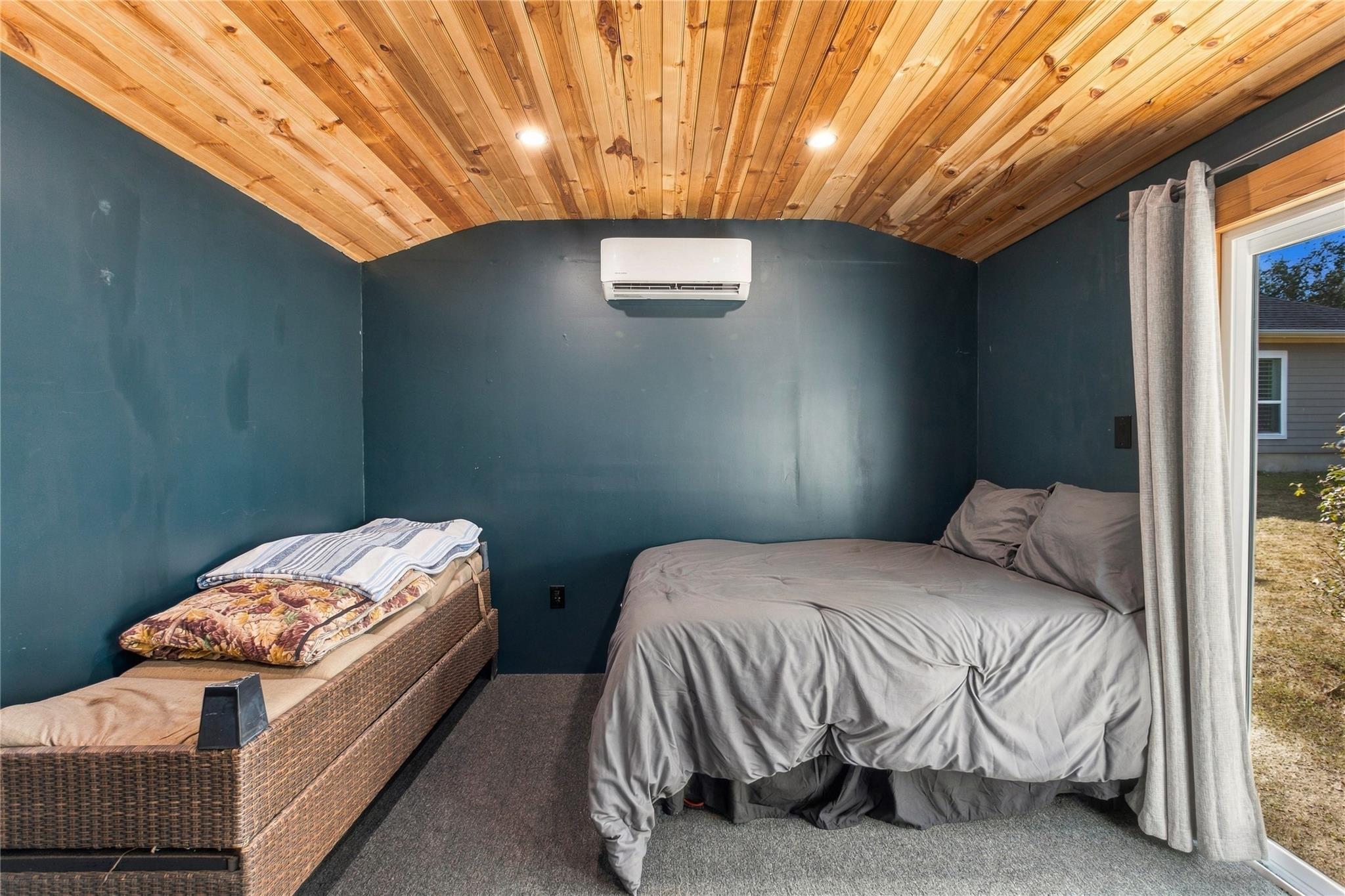 192 SF insulated, air-conditioned building with electricity and cable wiring—ideal for a private office, gym, studio or hobby space.
