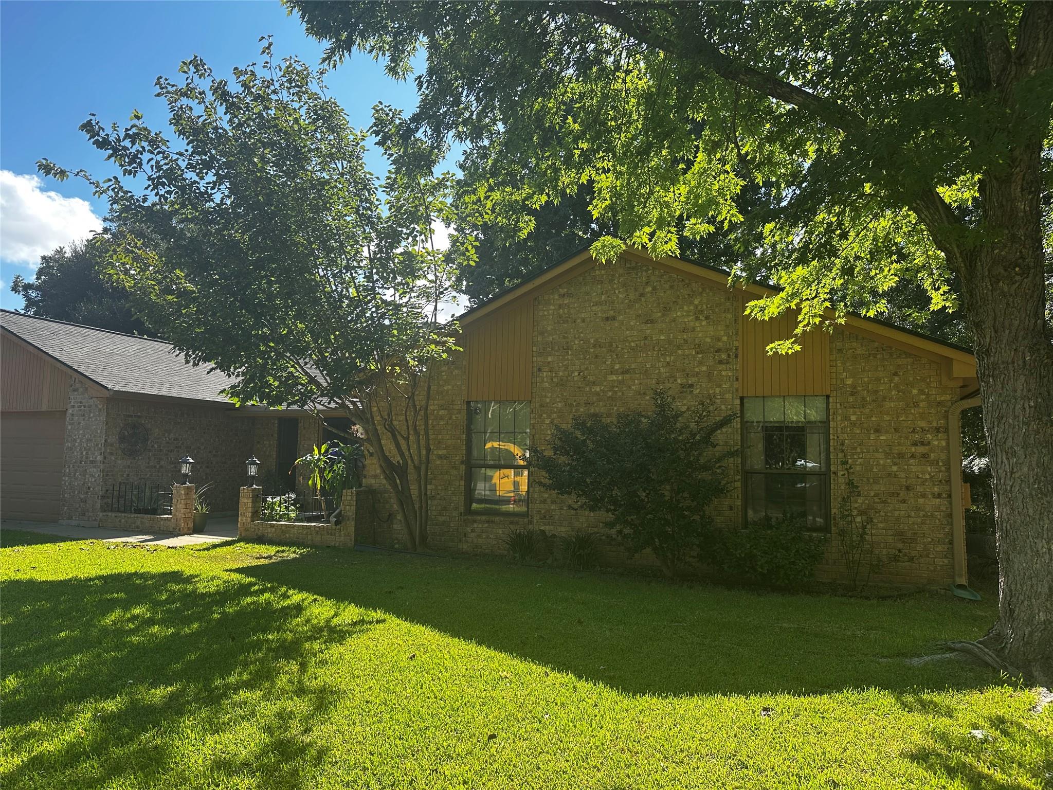 3 bed, 2 bath, home at 287 Meadowlakes DR, Meadowlakes TX 78654, Meadowlakes TX