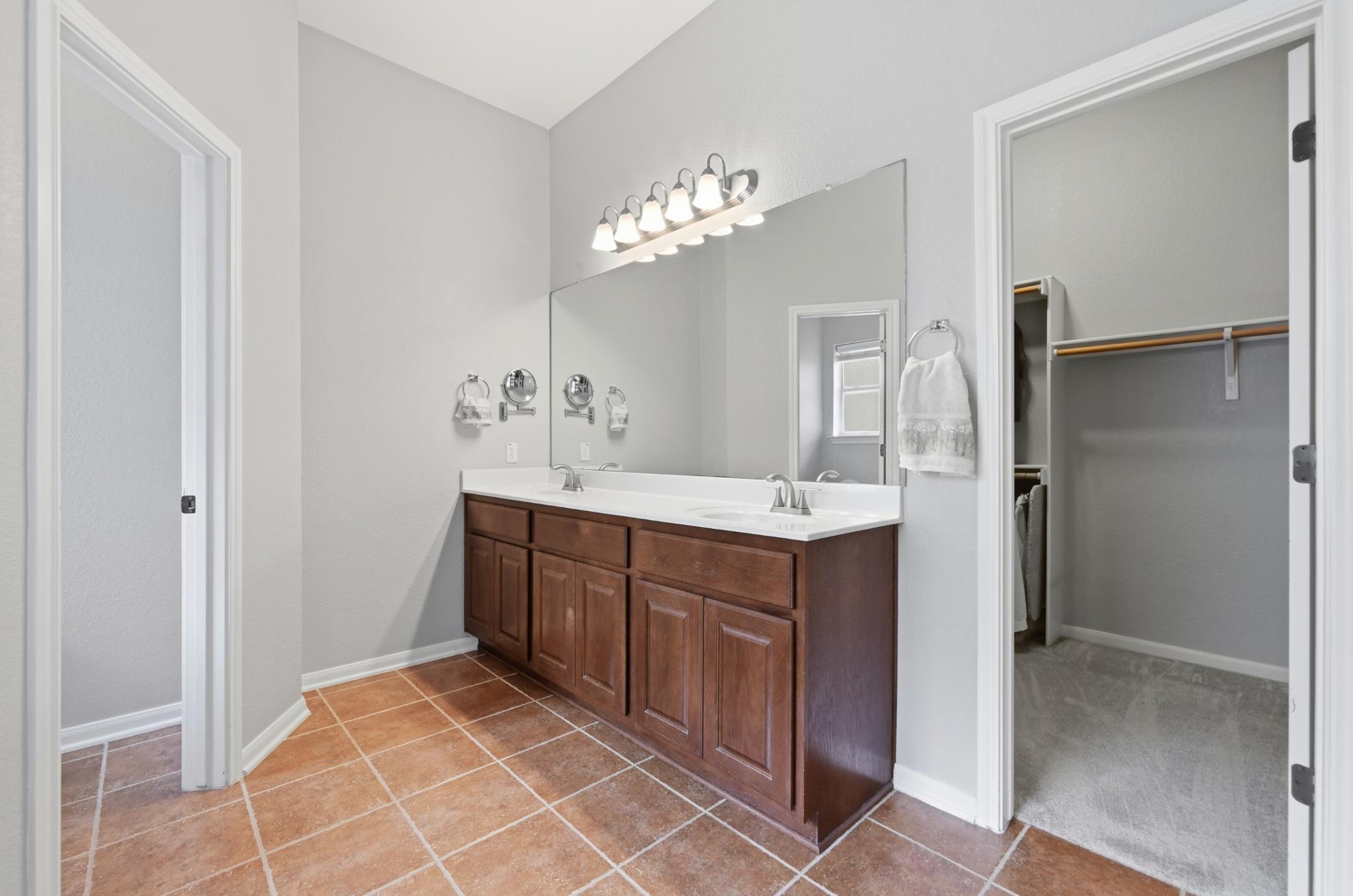 6413 York Bridge CIR, Austin TX 78749