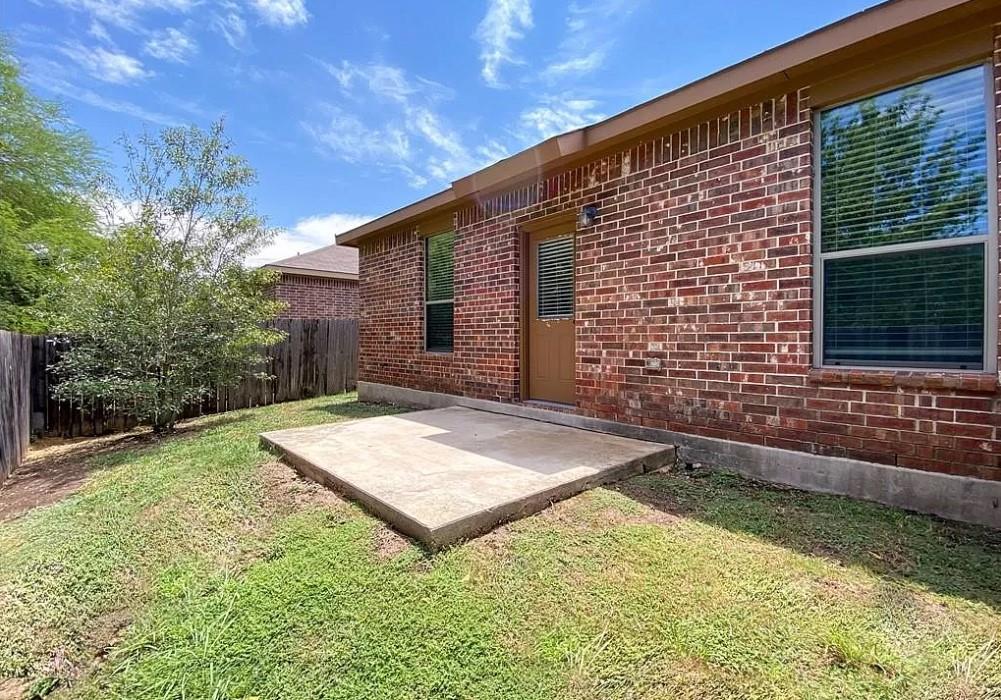 Photo 12 of 137 Creekside Villa DR, Kyle TX 78640