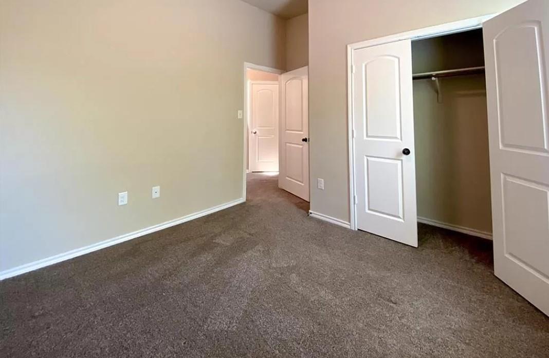 Photo 10 of 137 Creekside Villa DR, Kyle TX 78640