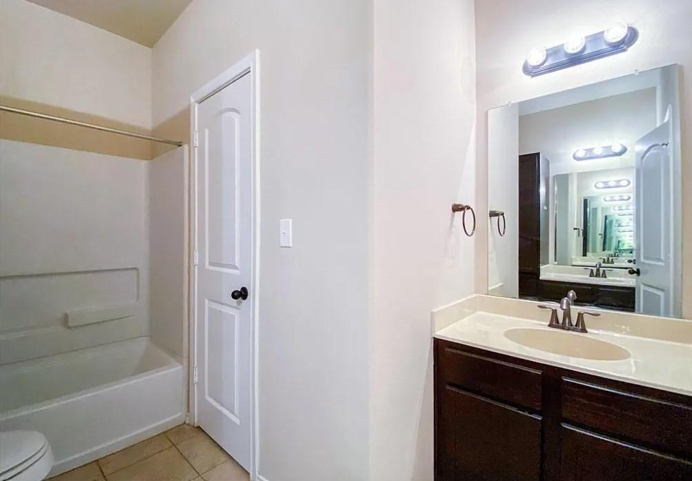 Photo 11 of 137 Creekside Villa DR, Kyle TX 78640