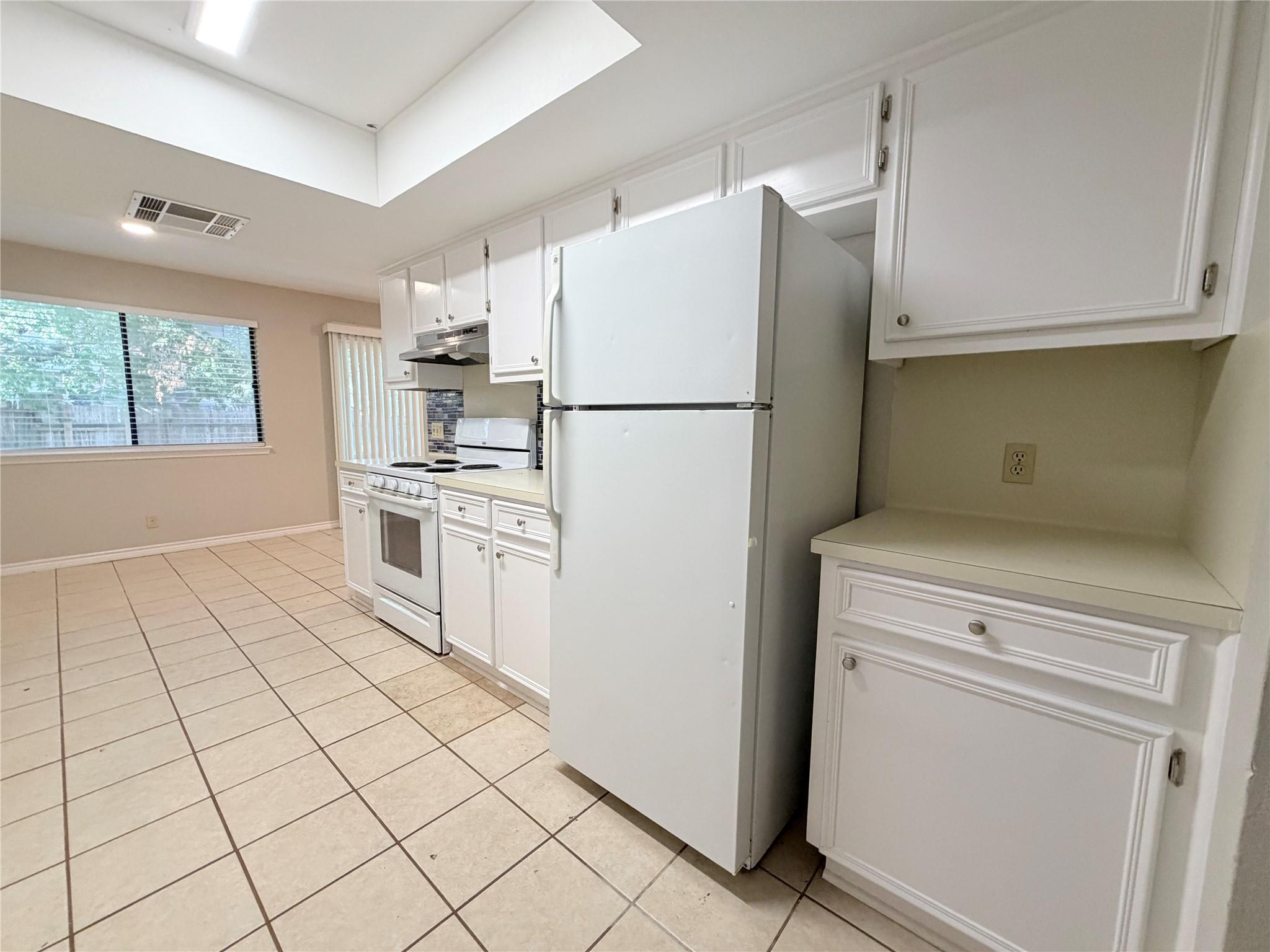 Photo 12 of 8806 Cainwood LN # B, Austin TX 78729