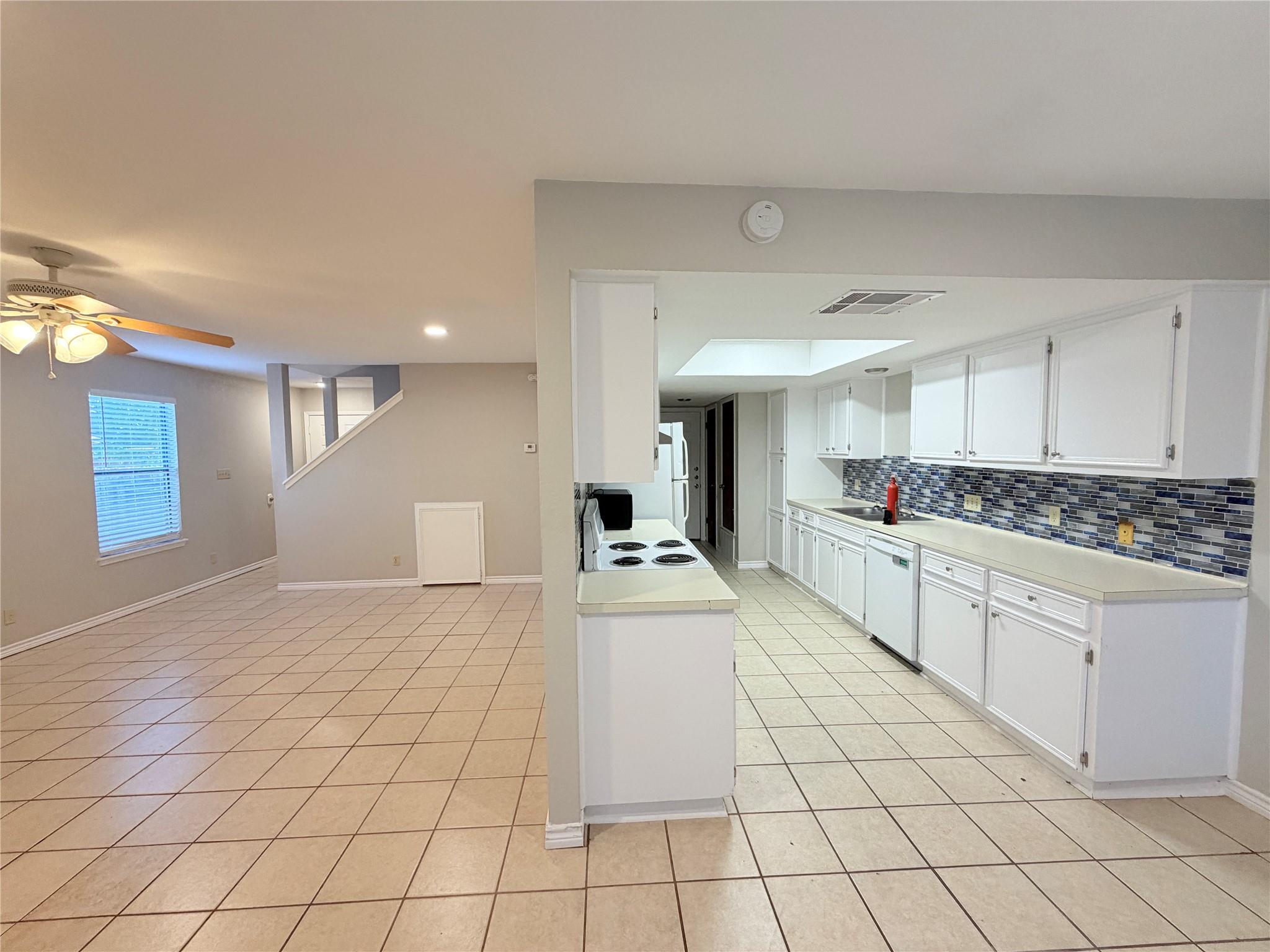 Photo 7 of 8806 Cainwood LN # B, Austin TX 78729