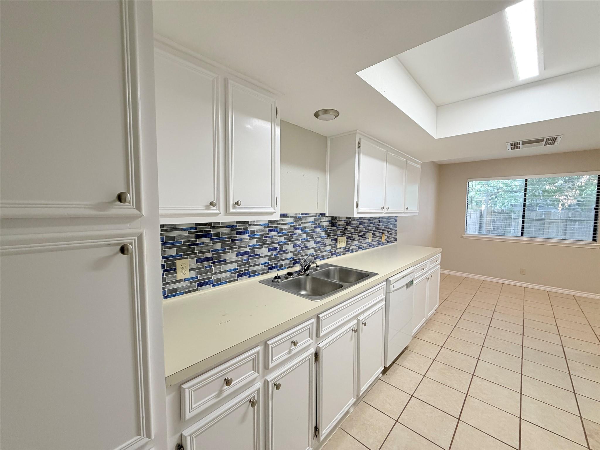 Photo 9 of 8806 Cainwood LN # B, Austin TX 78729