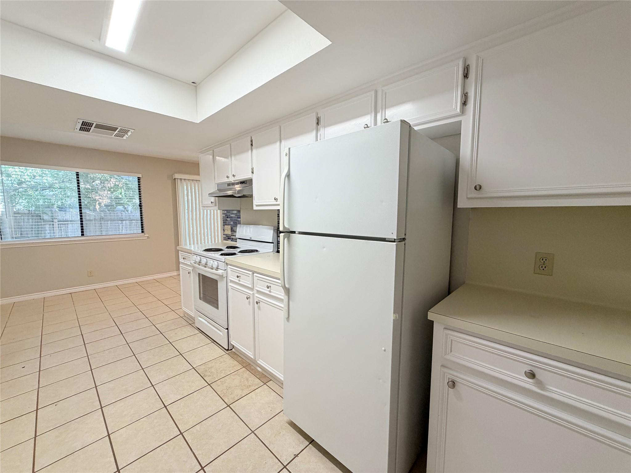 Photo 10 of 8806 Cainwood LN # B, Austin TX 78729