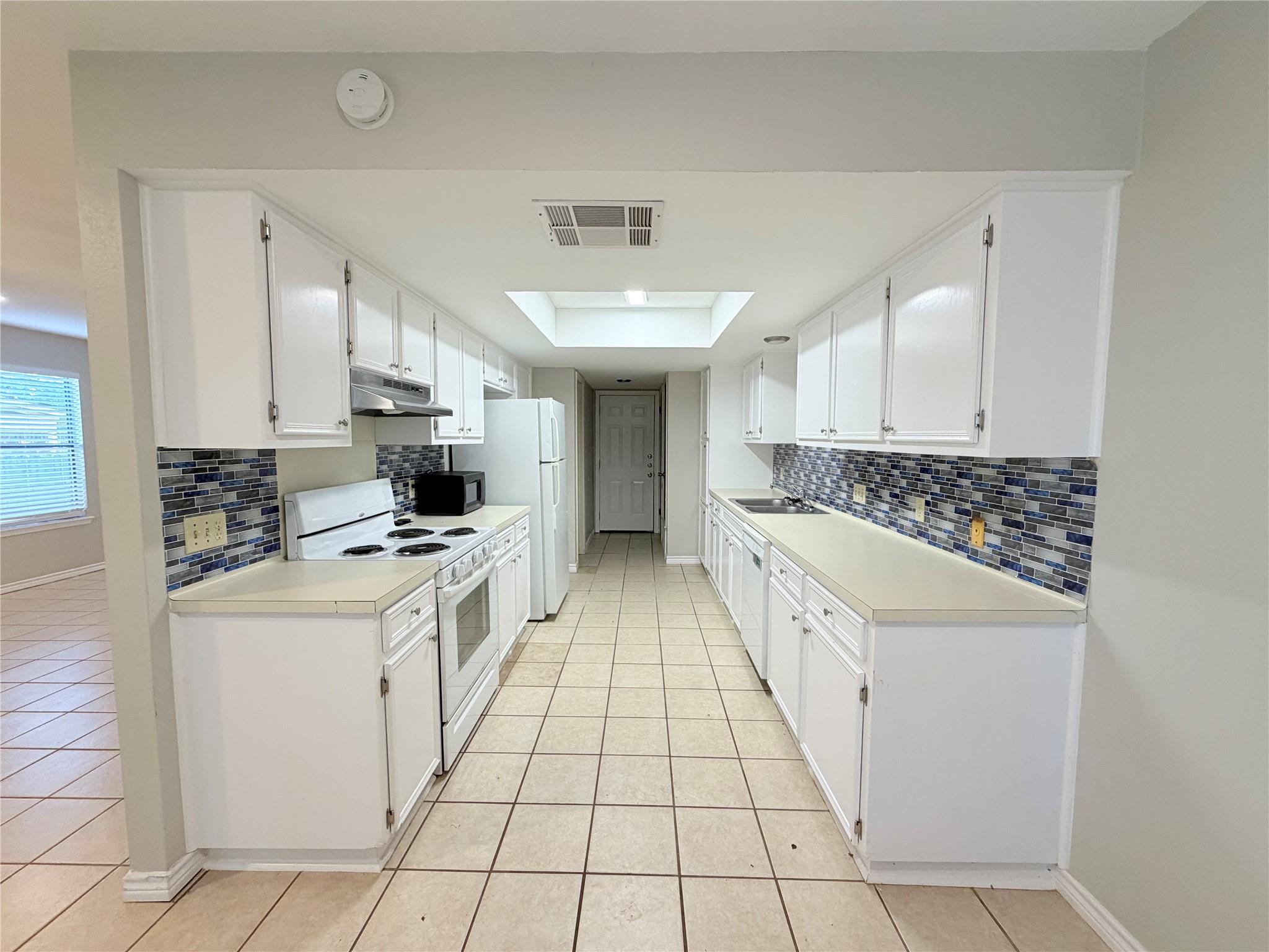 Photo 8 of 8806 Cainwood LN # B, Austin TX 78729