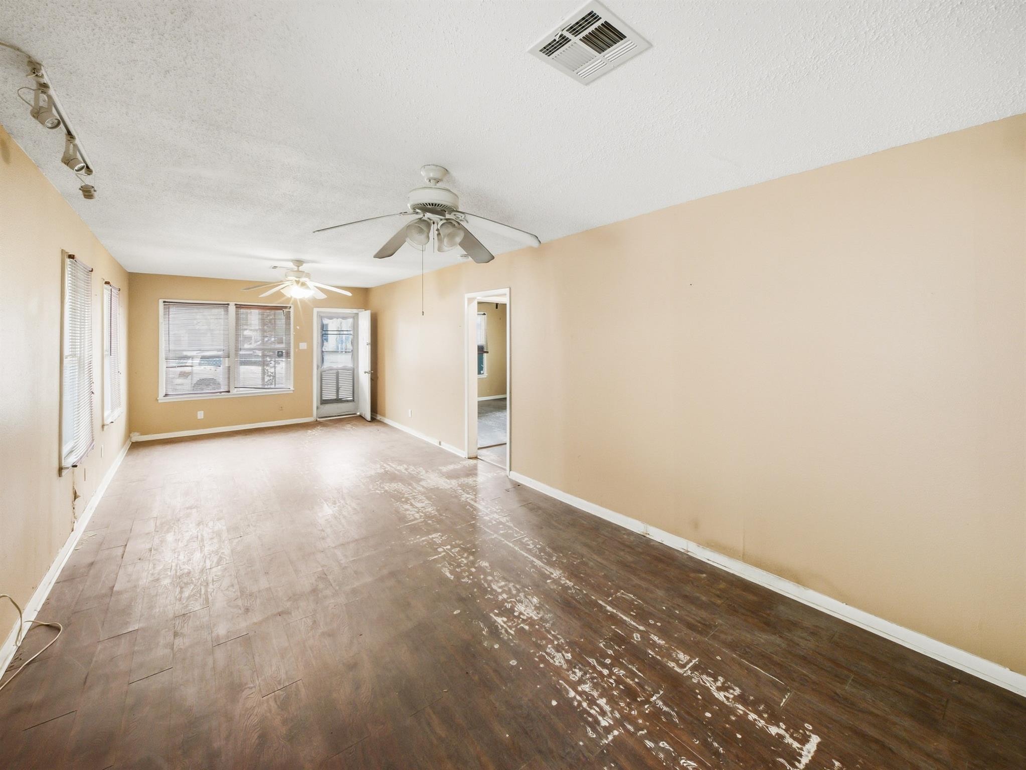 1507 1/2 Holly ST, Austin TX 78702