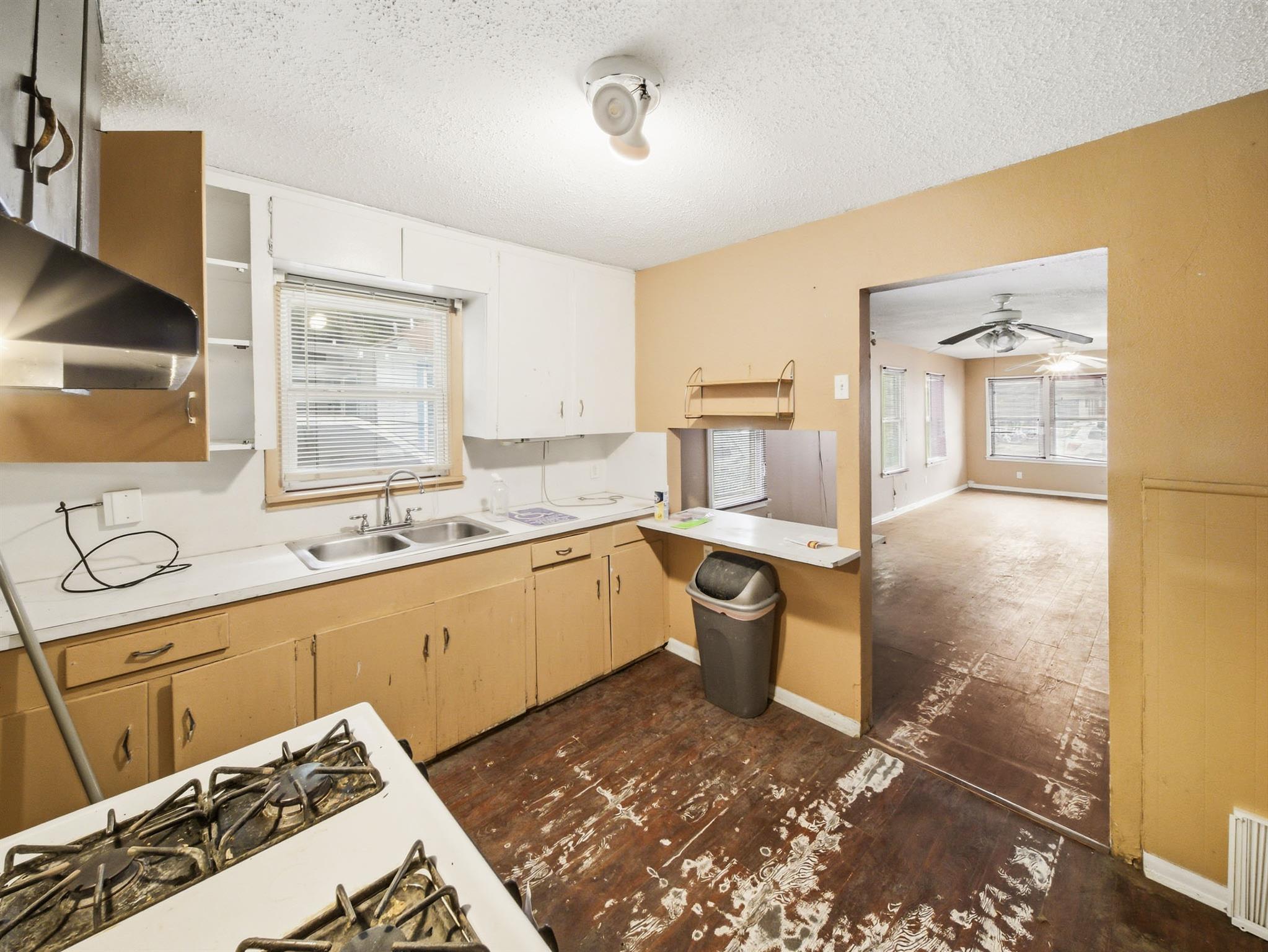 1507 1/2 Holly ST, Austin TX 78702