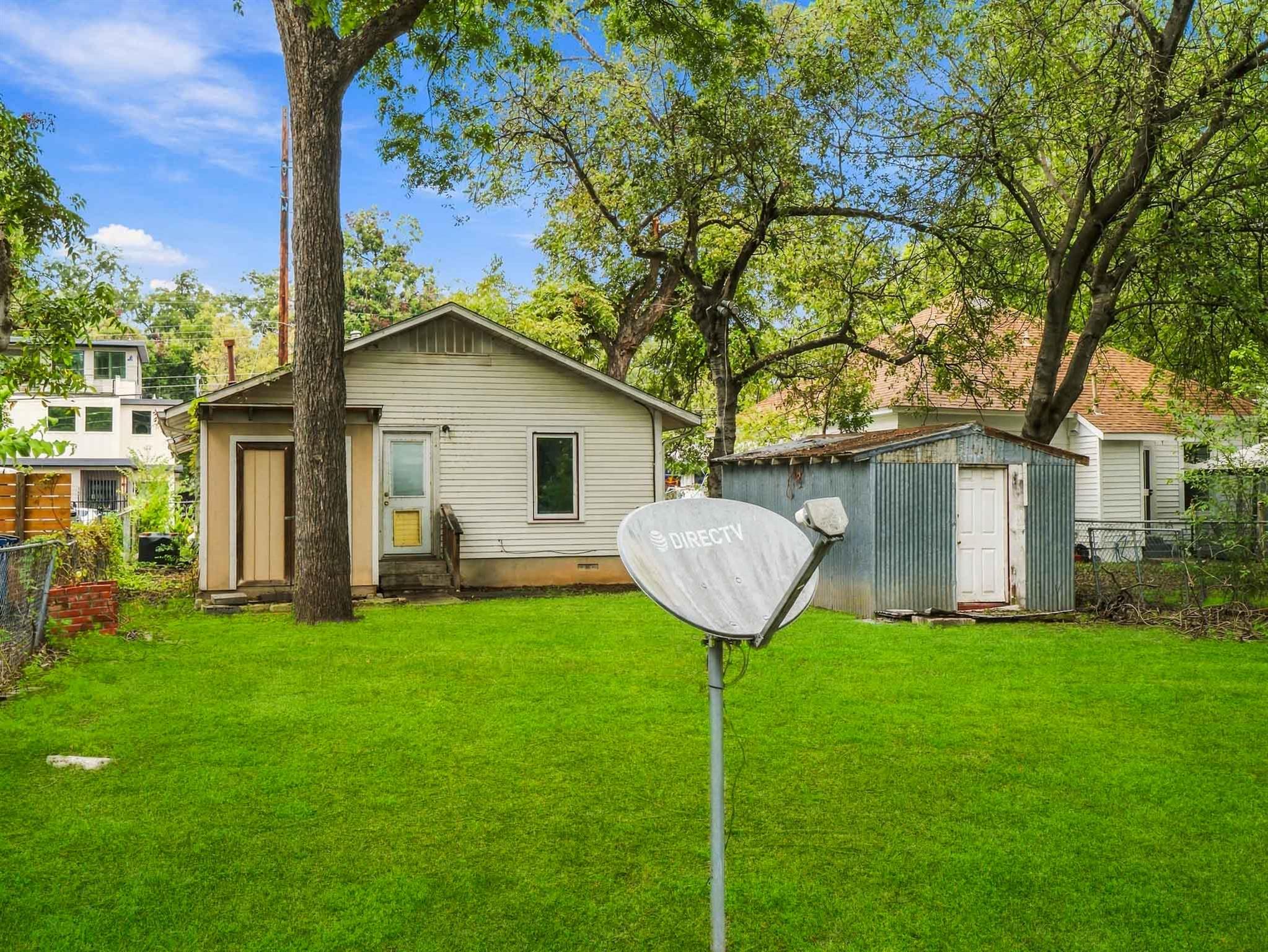 1507 1/2 Holly ST, Austin TX 78702