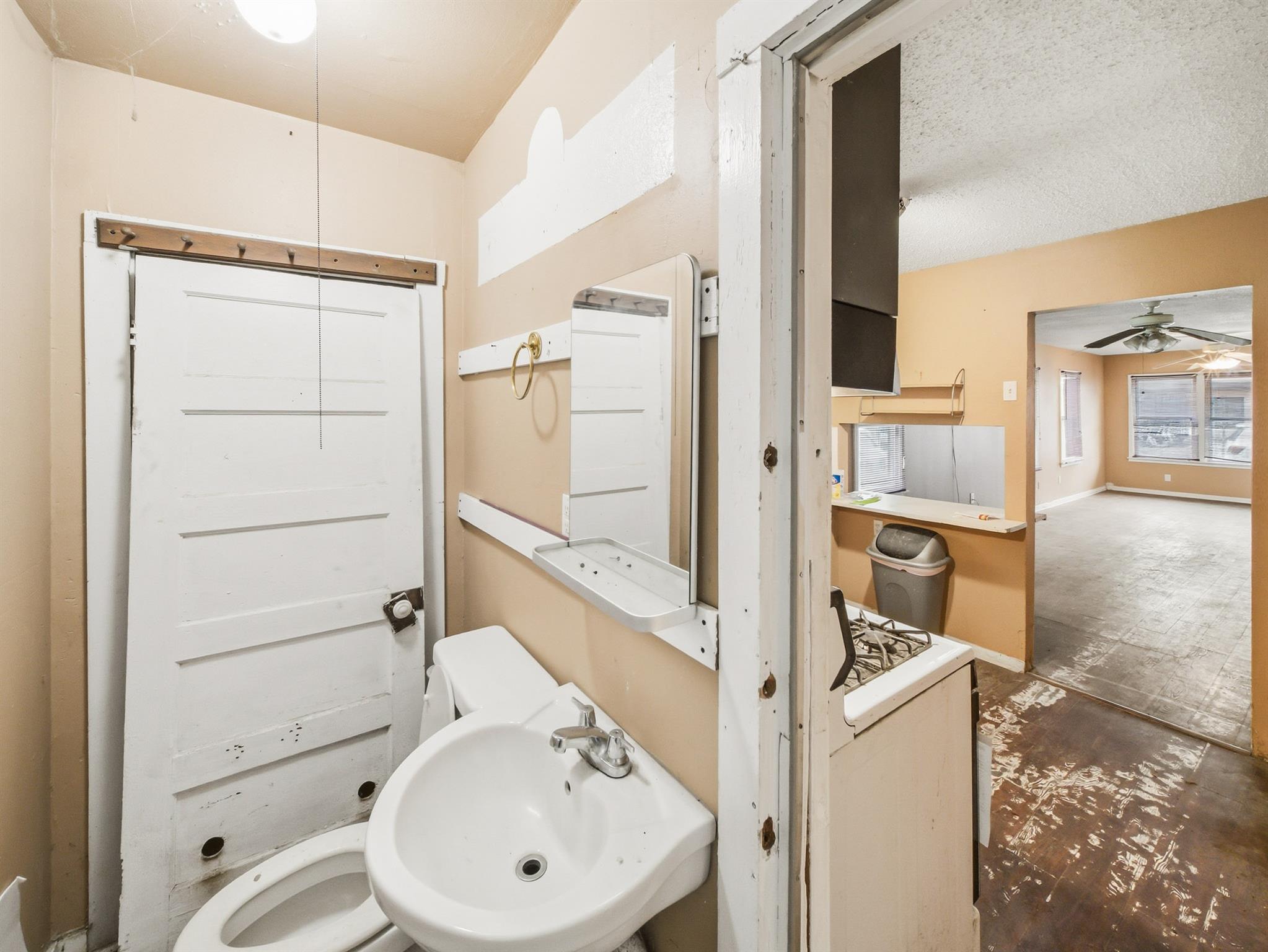 1507 1/2 Holly ST, Austin TX 78702
