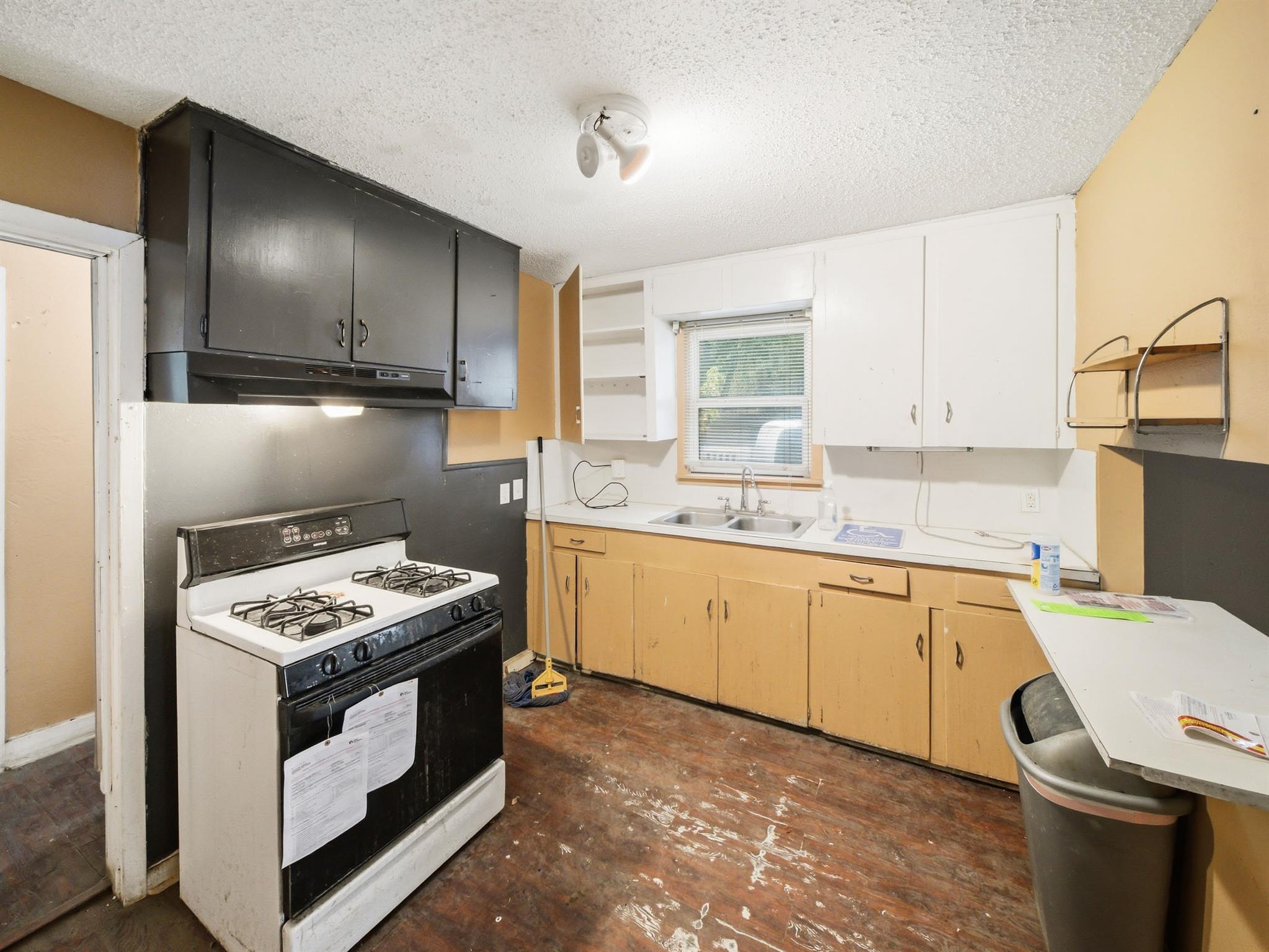 1507 1/2 Holly ST, Austin TX 78702