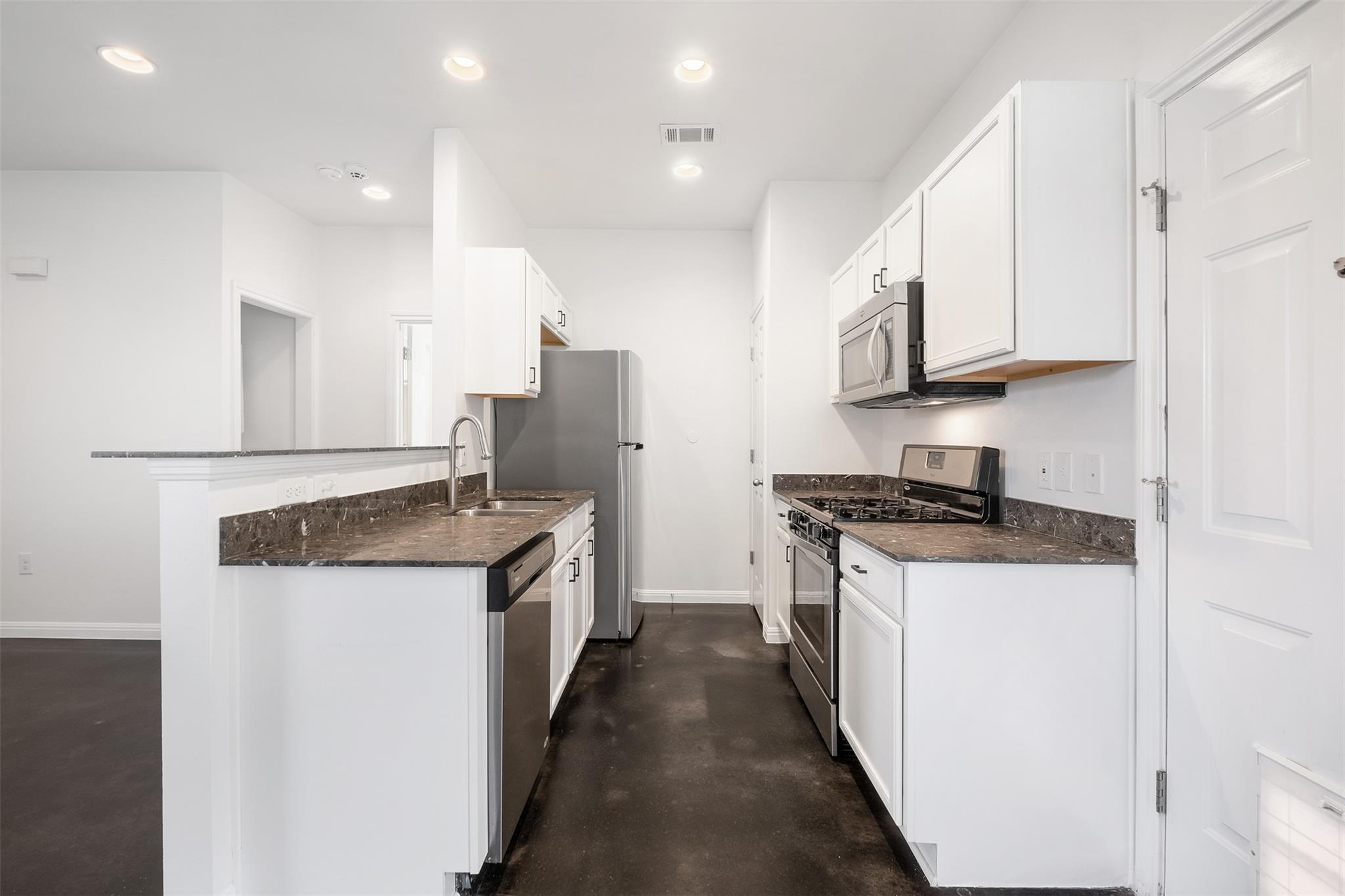 6404 Carson RDG # B, Austin TX 78741