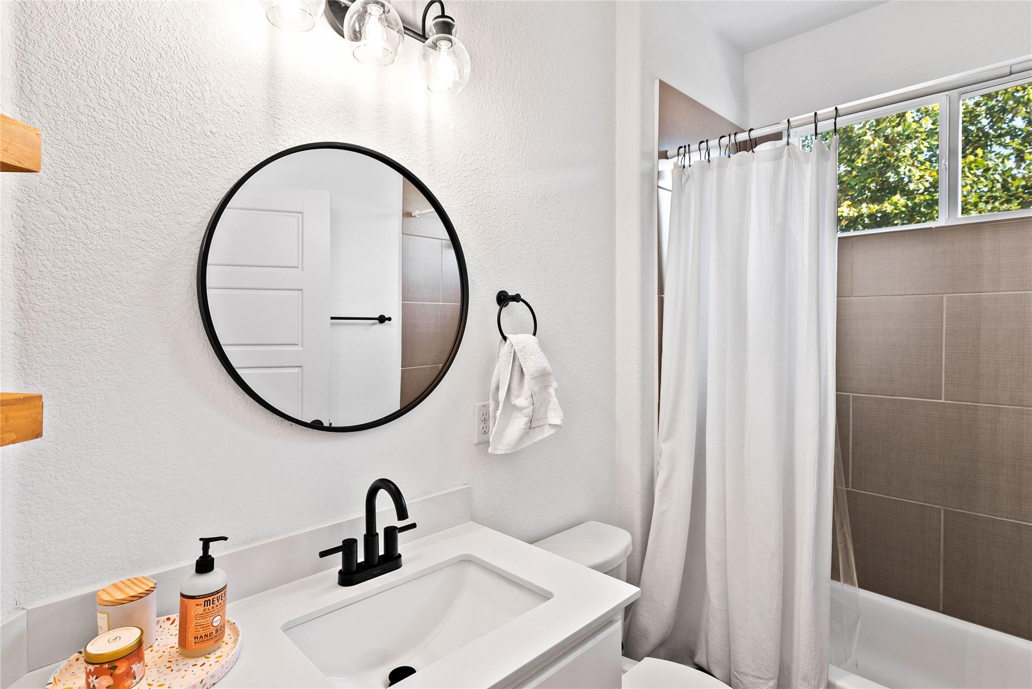 1412 Casa DR, Austin TX 78745