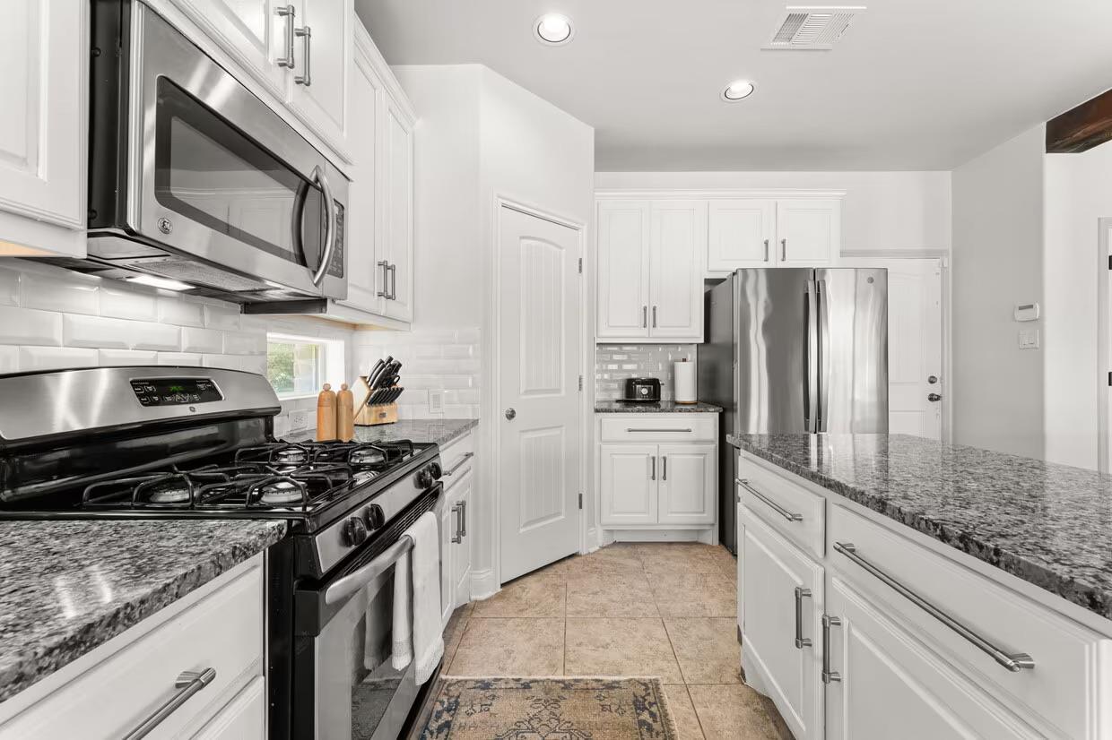 11005 Desert Willow LOOP, Austin TX 78748