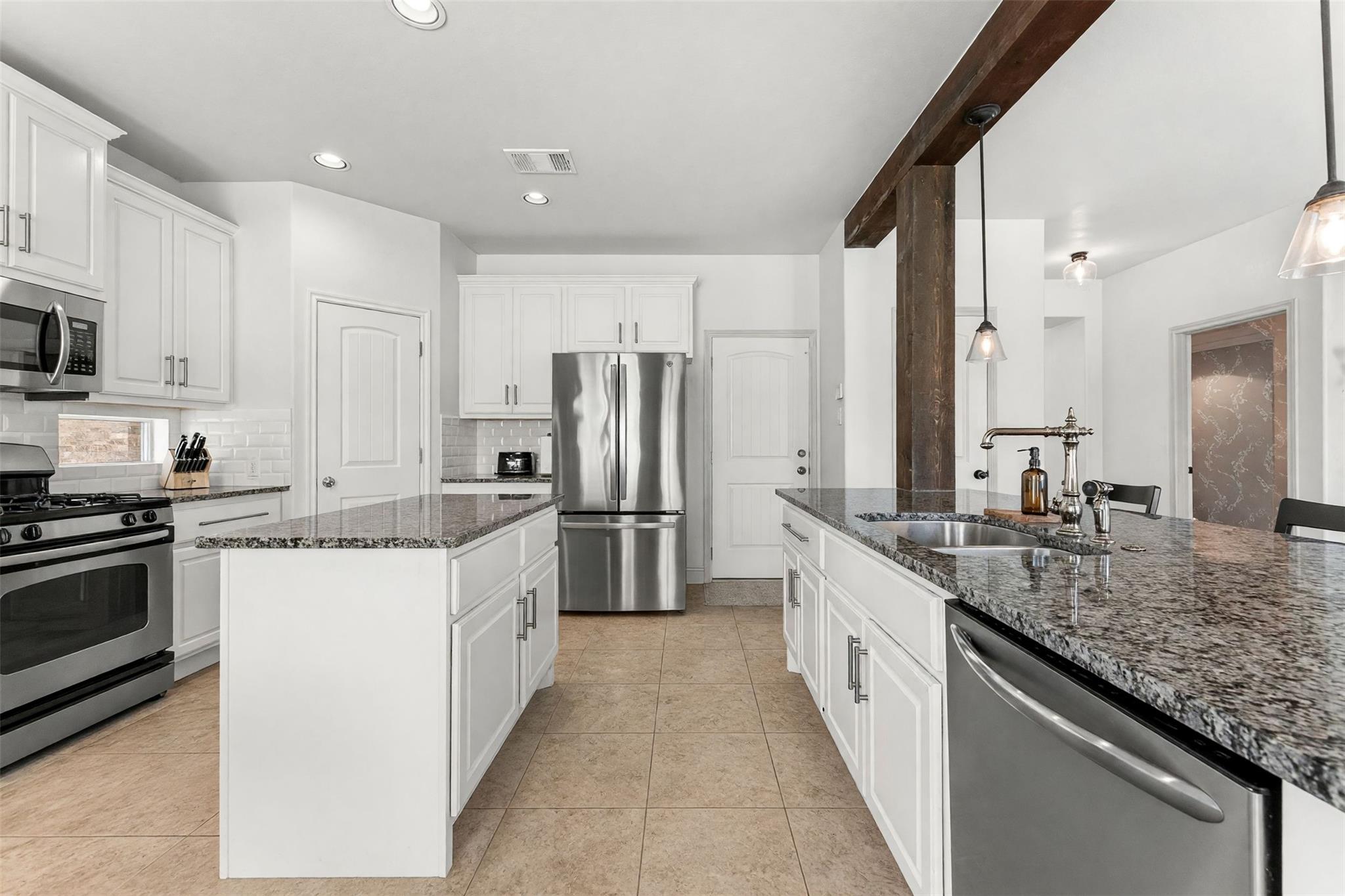 11005 Desert Willow LOOP, Austin TX 78748