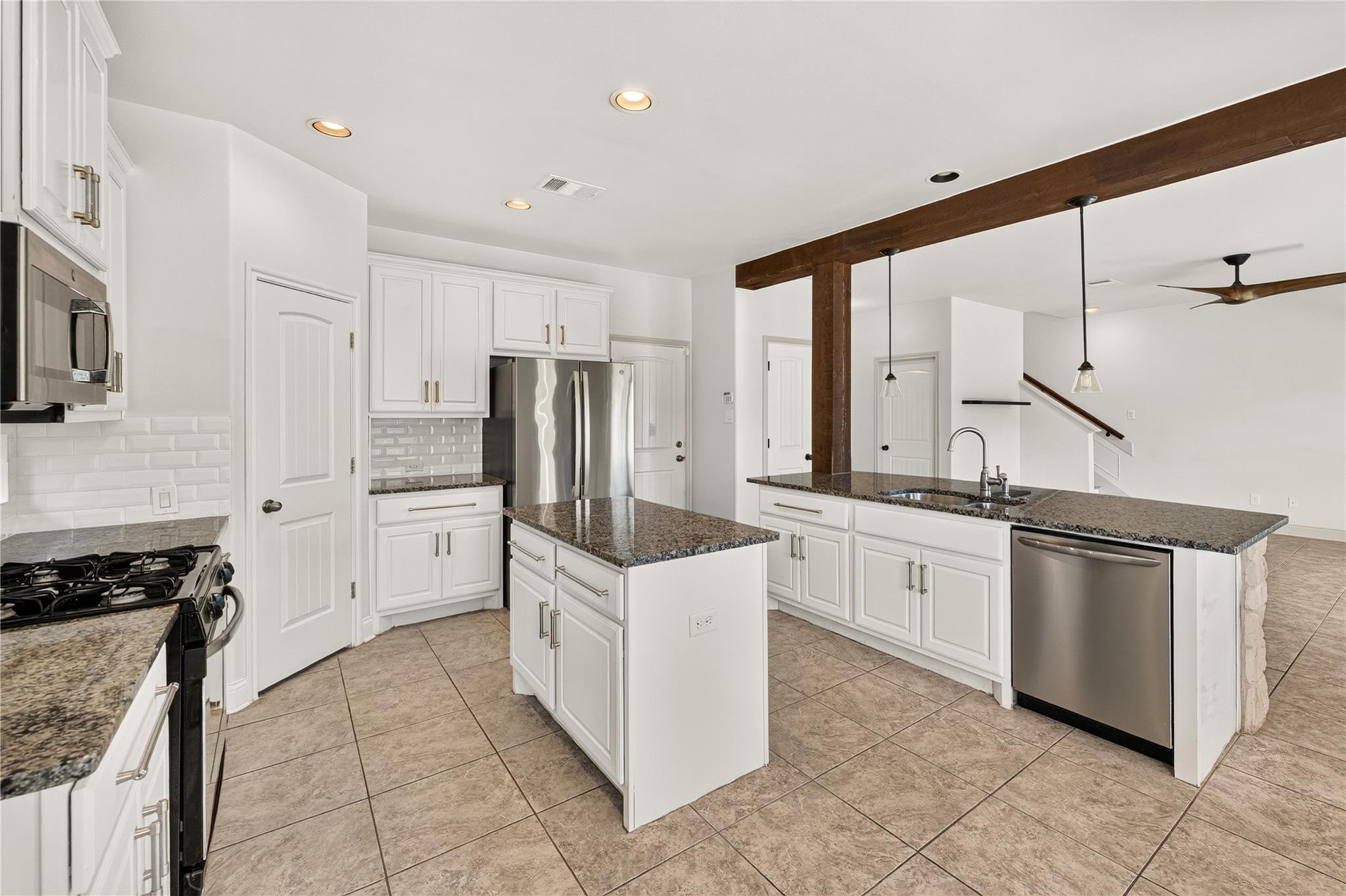 11005 Desert Willow LOOP, Austin TX 78748