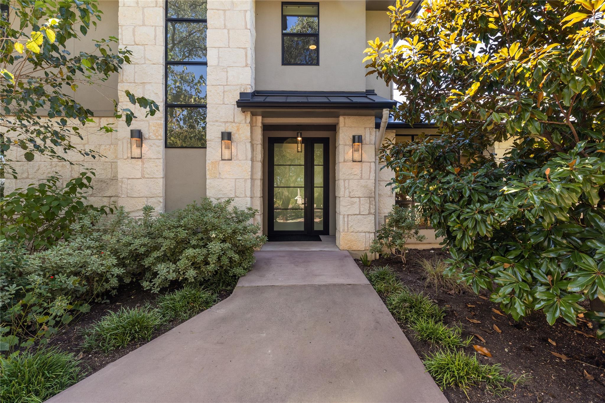 5615 McCarty LN, Austin TX 78749