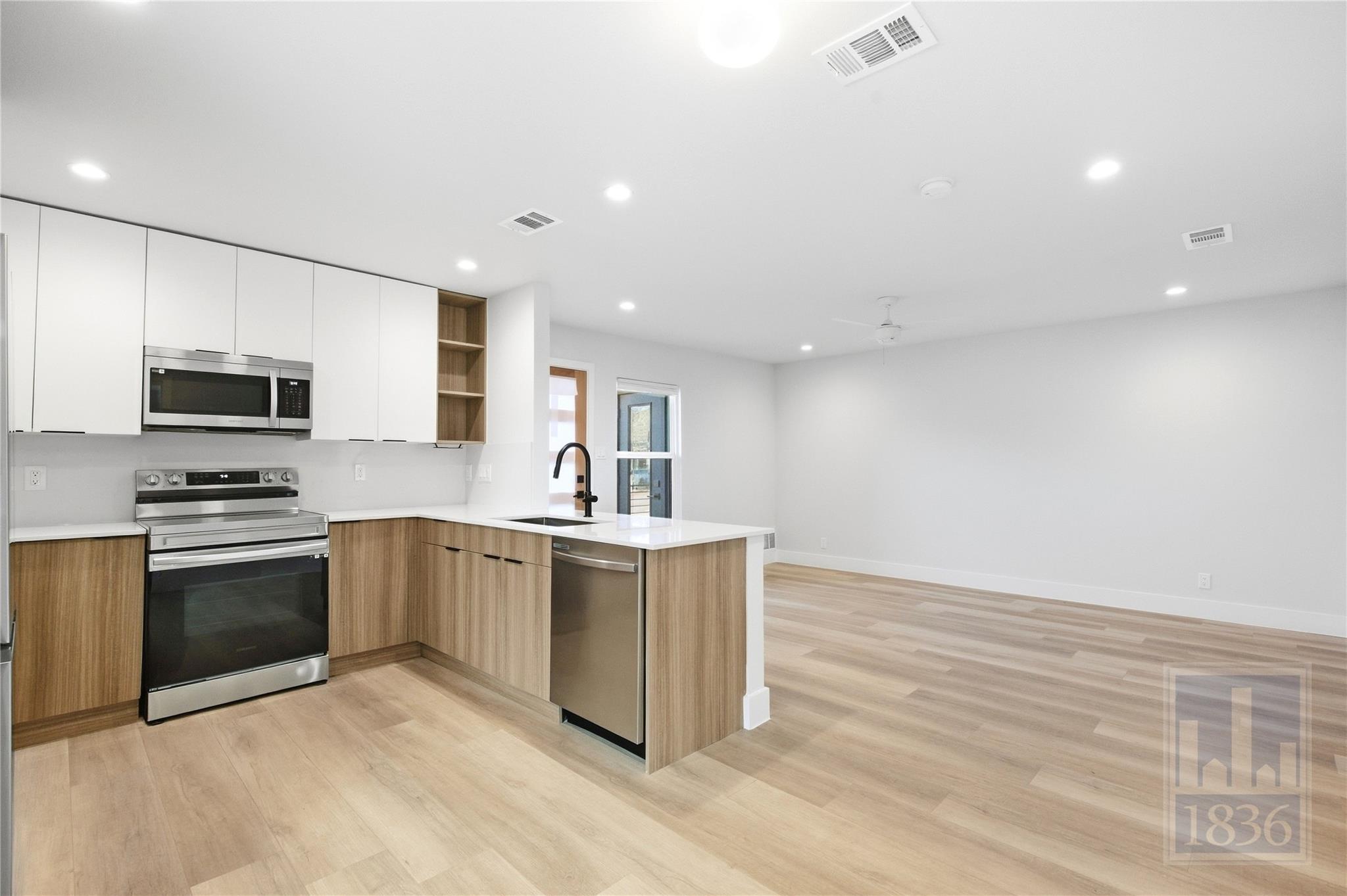 5304 Saint Georges GRN # B, Austin TX 78745