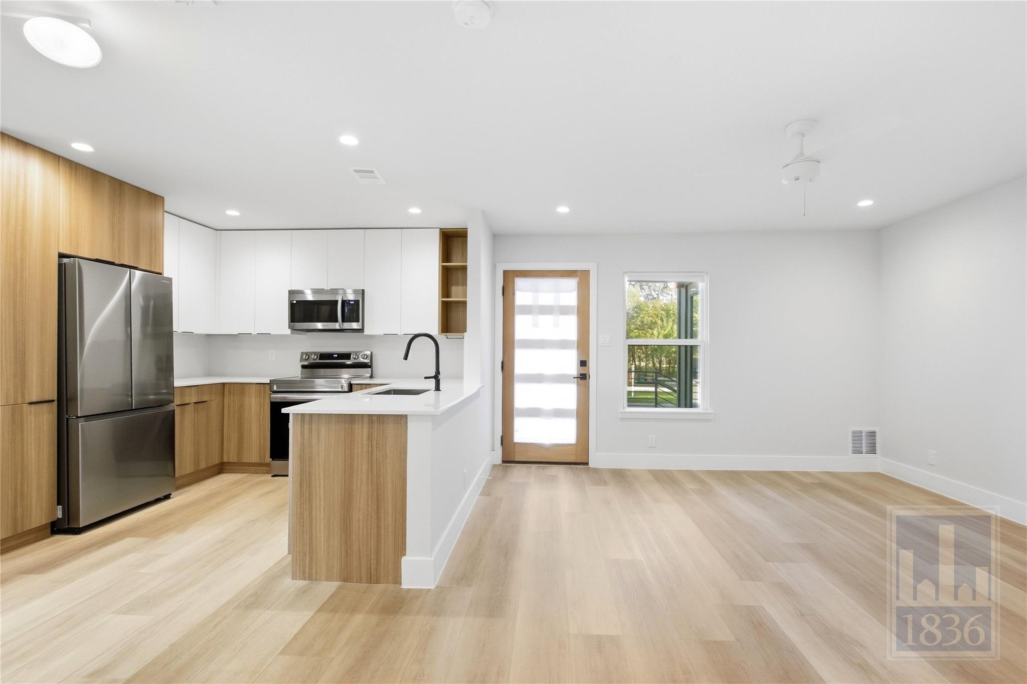 5304 Saint Georges GRN # B, Austin TX 78745