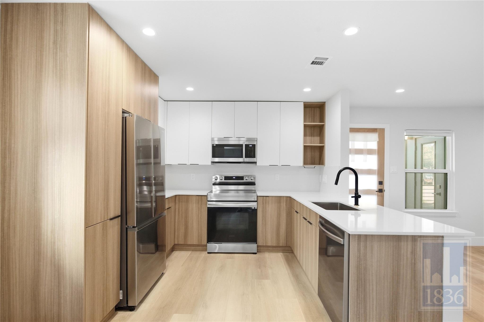 5304 Saint Georges GRN # B, Austin TX 78745