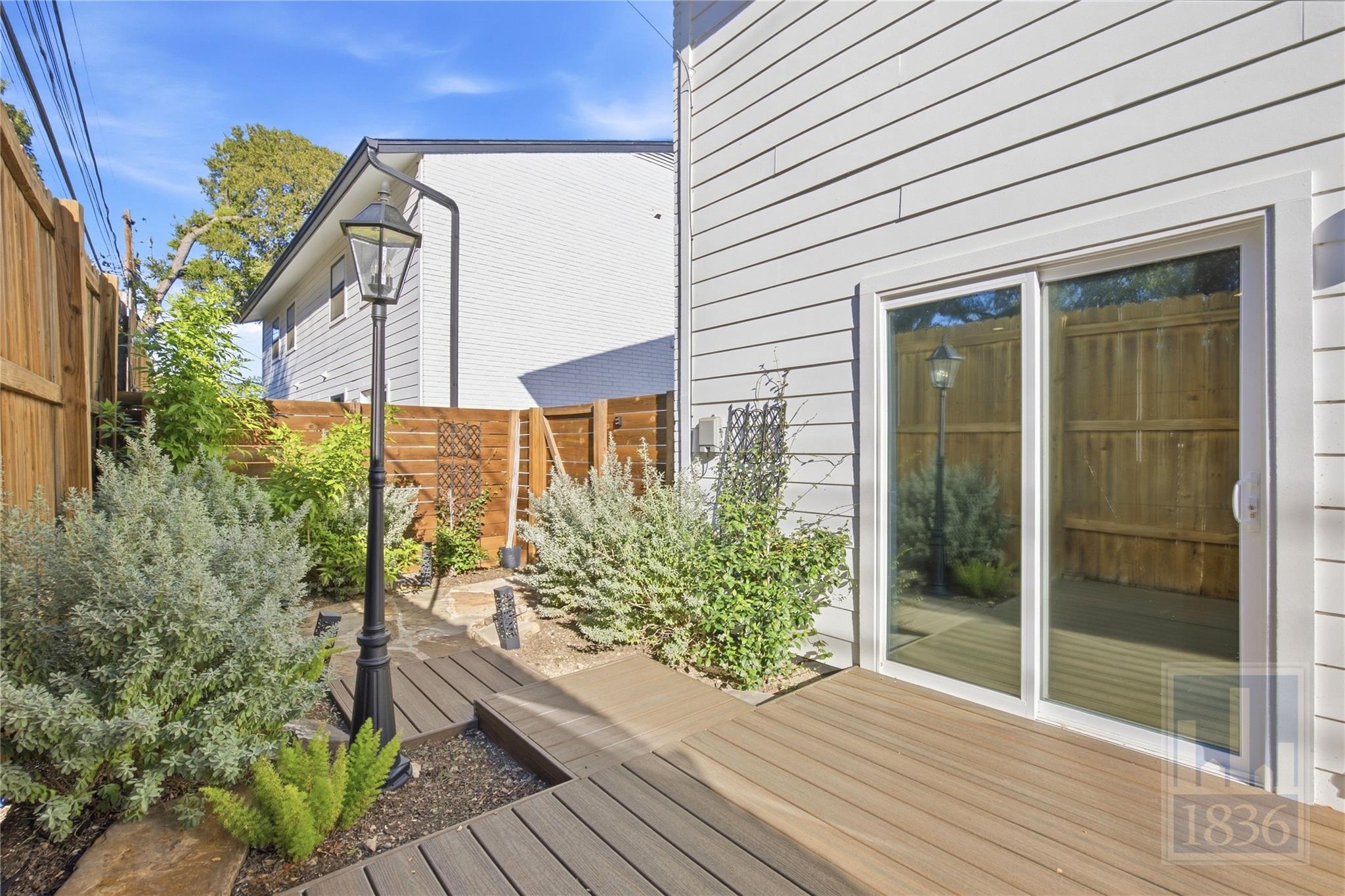 5304 Saint Georges GRN # B, Austin TX 78745