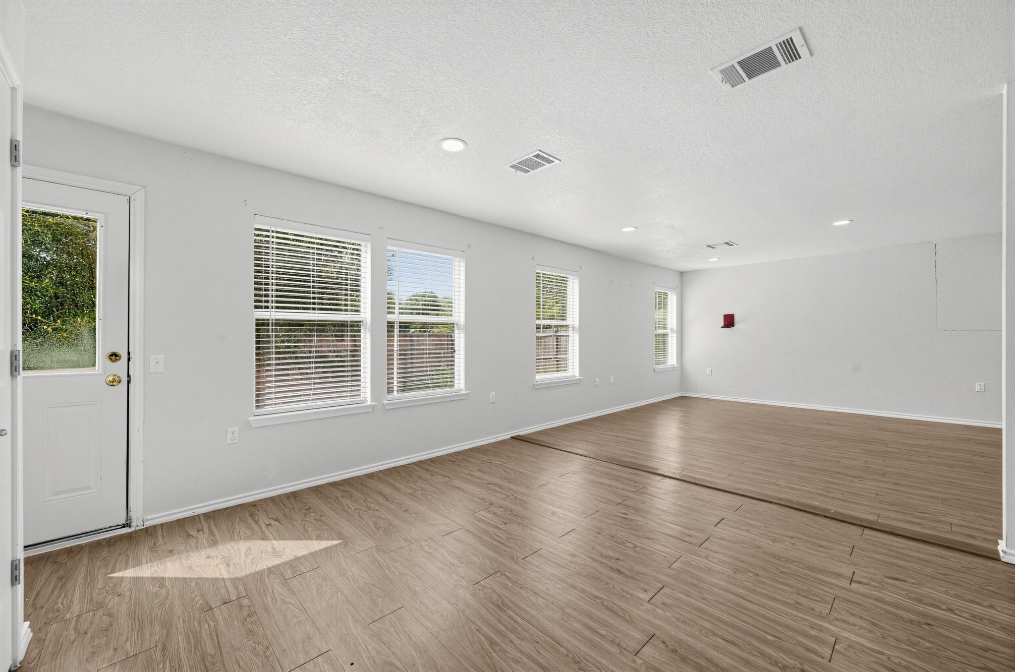 7433 Aspen Brook DR, Austin TX 78744