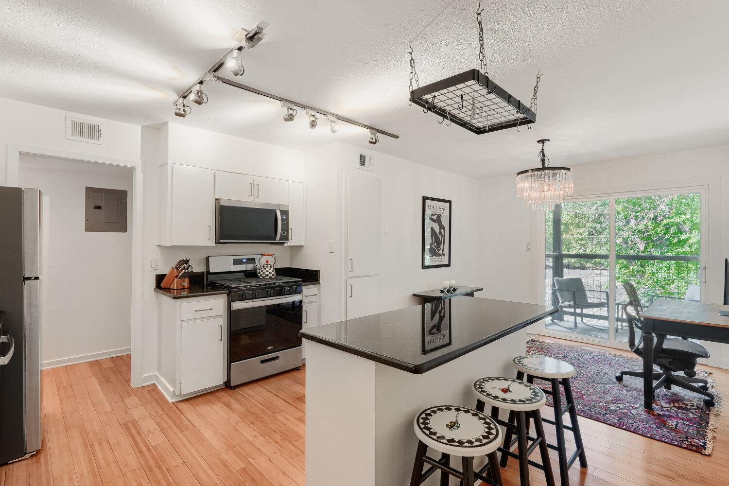 2303 East Side DR # 210, Austin TX 78704