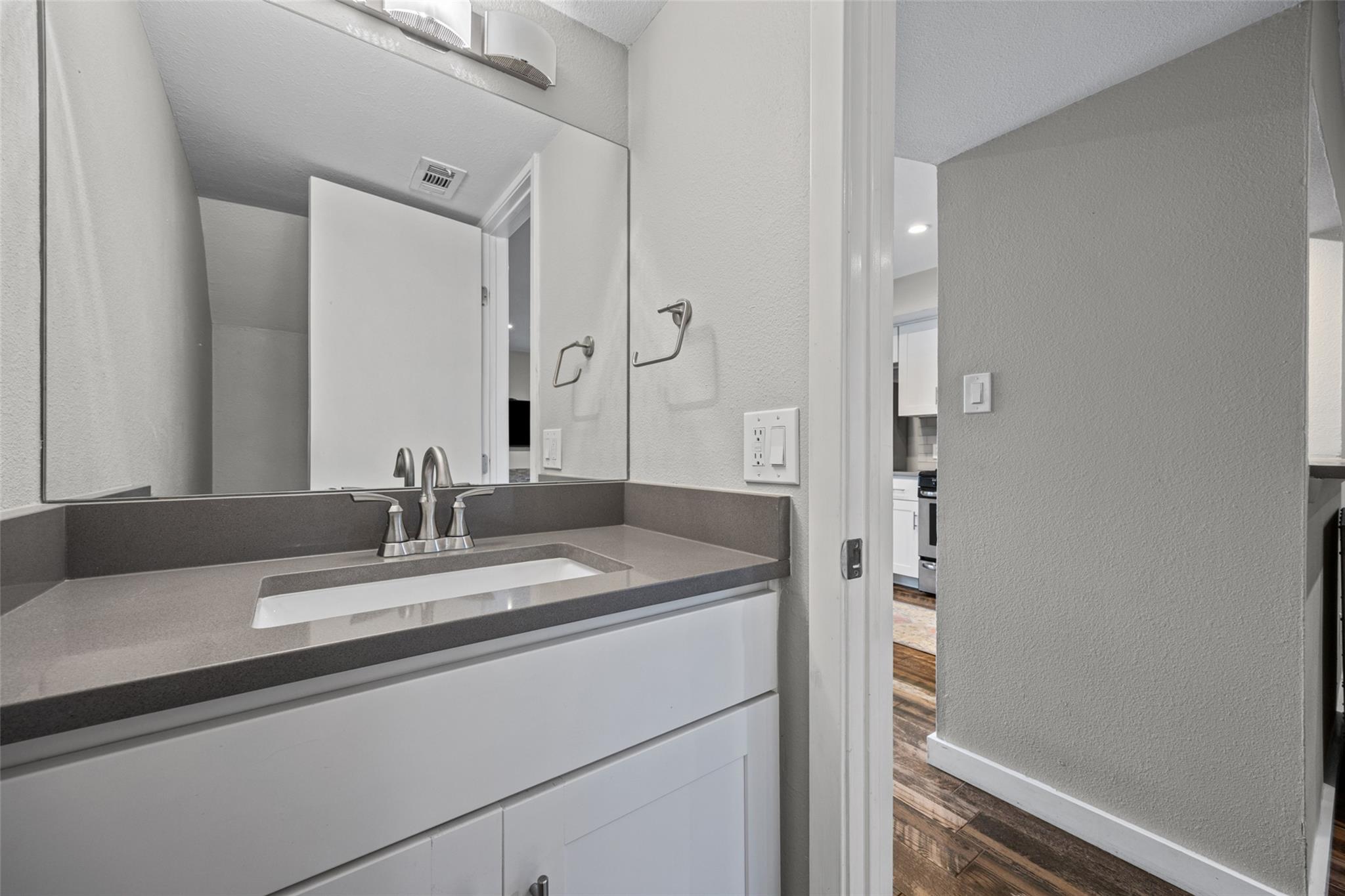 1404 Southport DR # A, Austin TX 78704