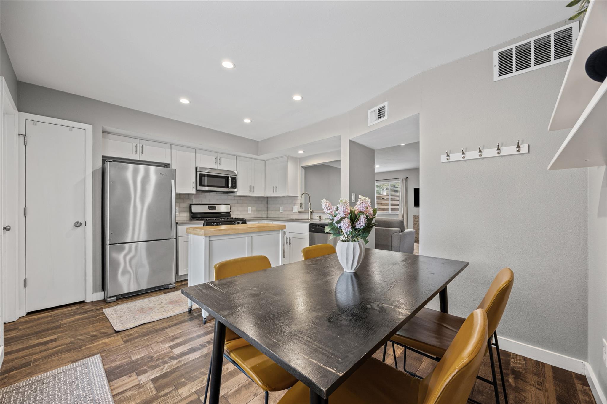 1404 Southport DR # A, Austin TX 78704