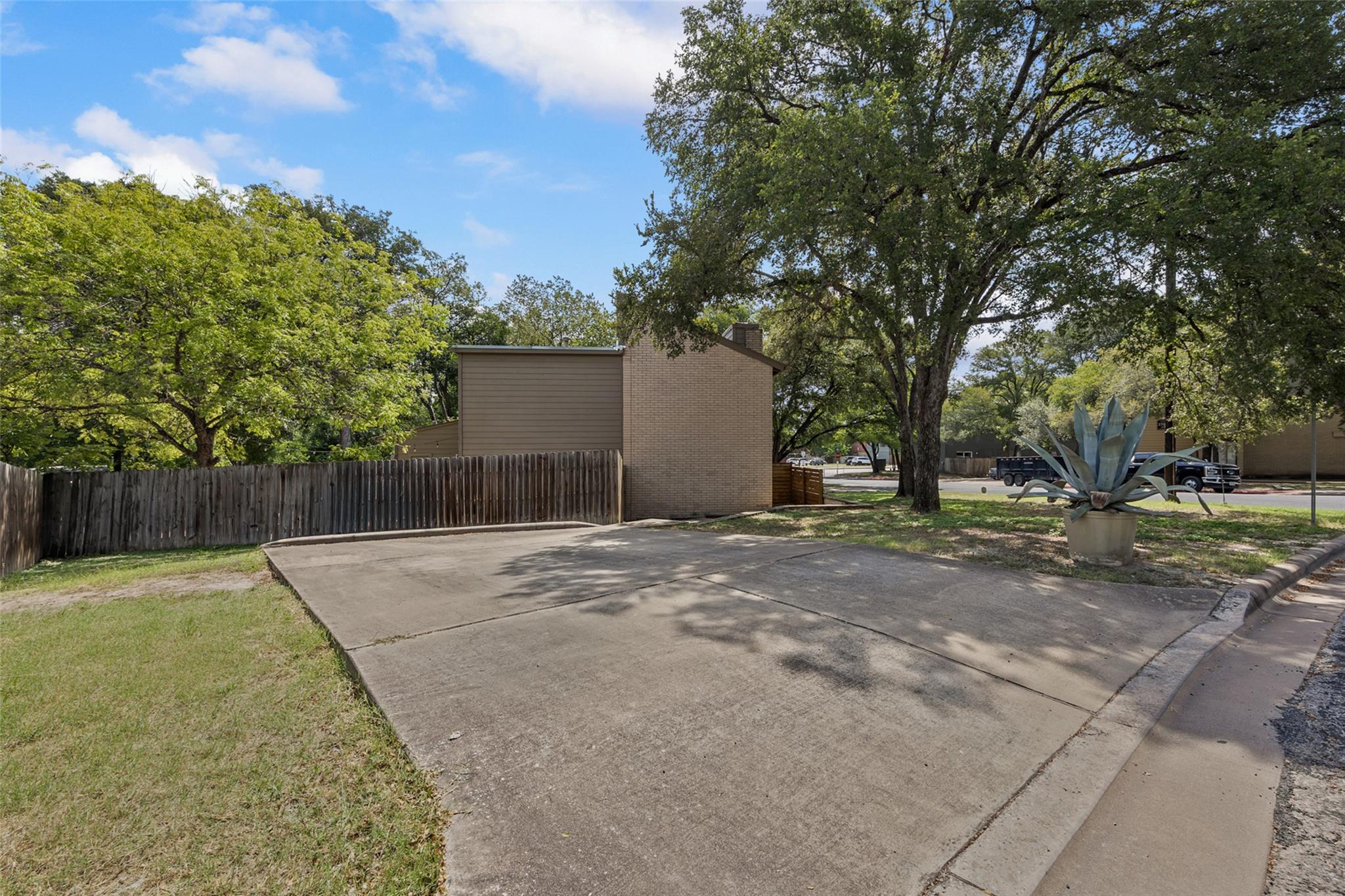 1404 Southport DR # A, Austin TX 78704