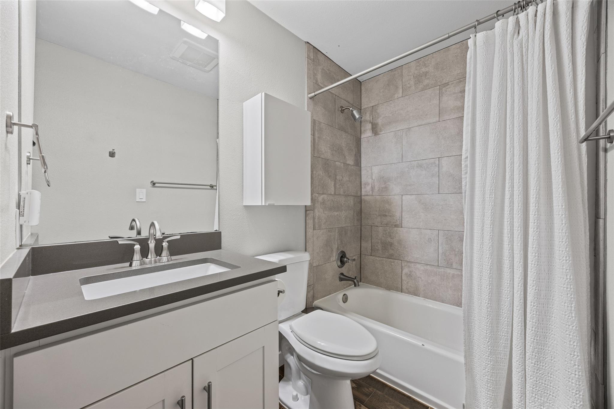 1404 Southport DR # A, Austin TX 78704
