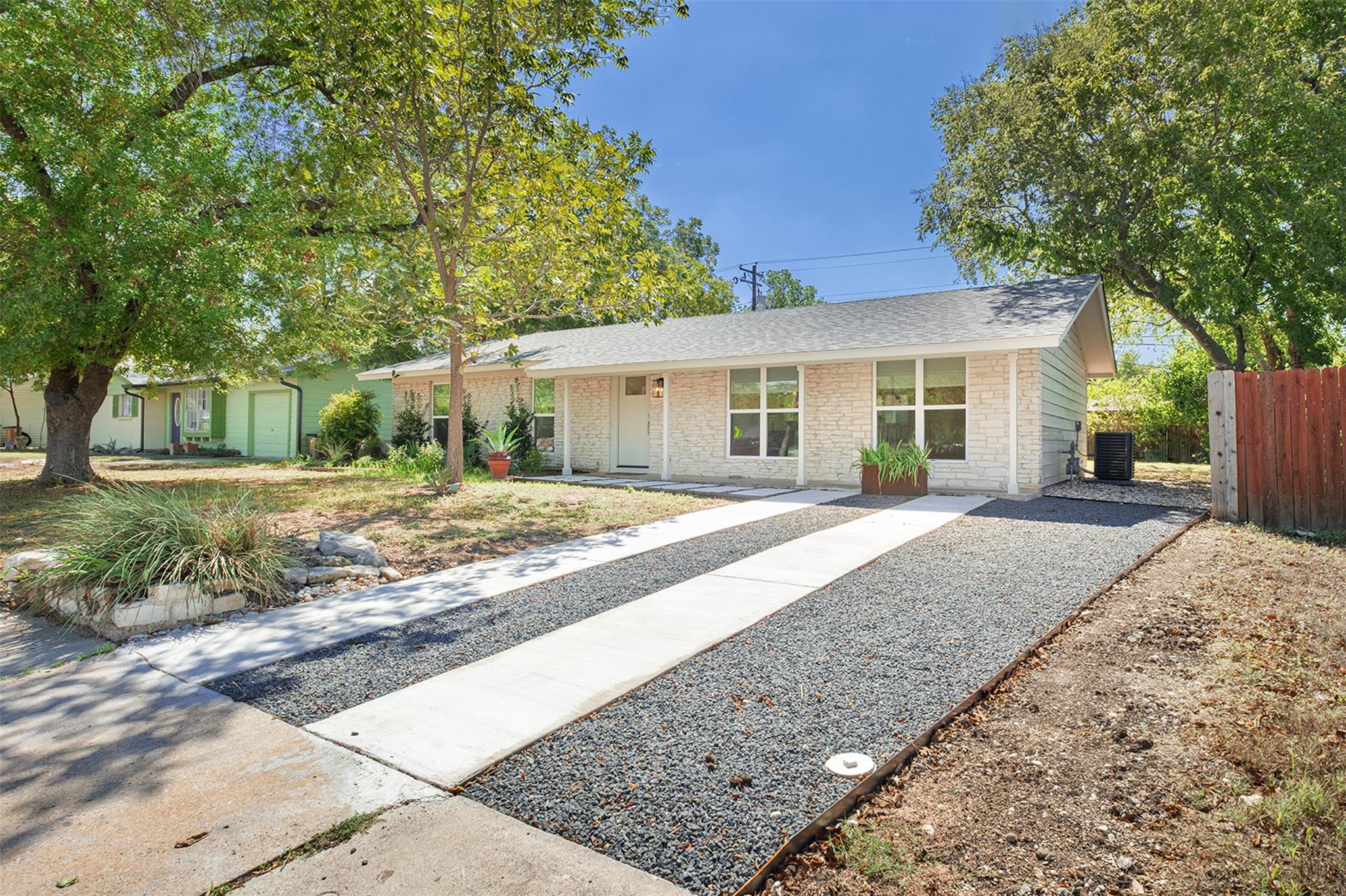 2001 Ohlen RD, Austin TX 78757