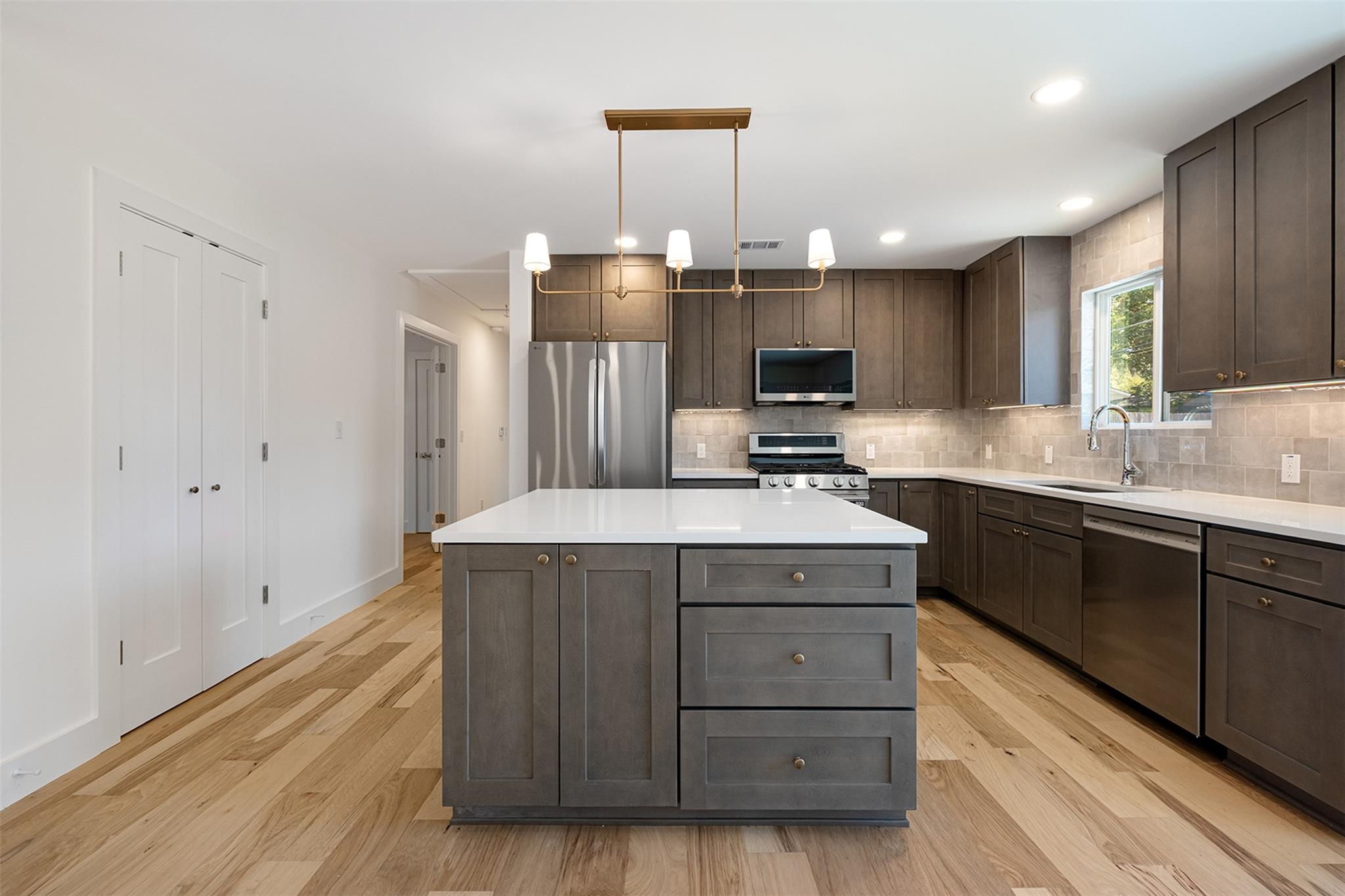 2001 Ohlen RD, Austin TX 78757