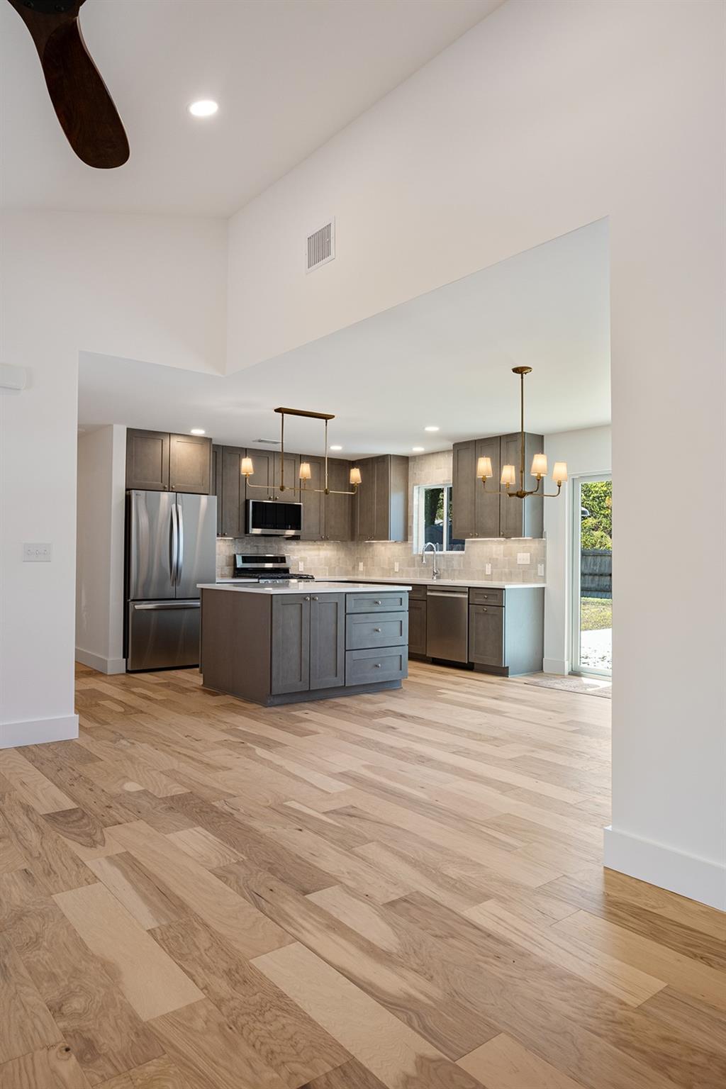 2001 Ohlen RD, Austin TX 78757